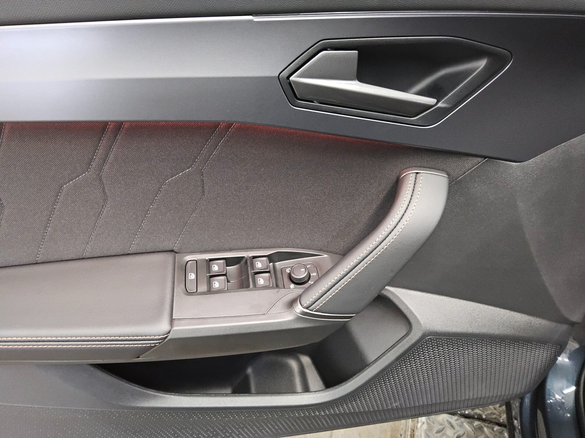 Cupra Formentor 1.5 eTSI T-Leder LED virtual PDC SHZ 10