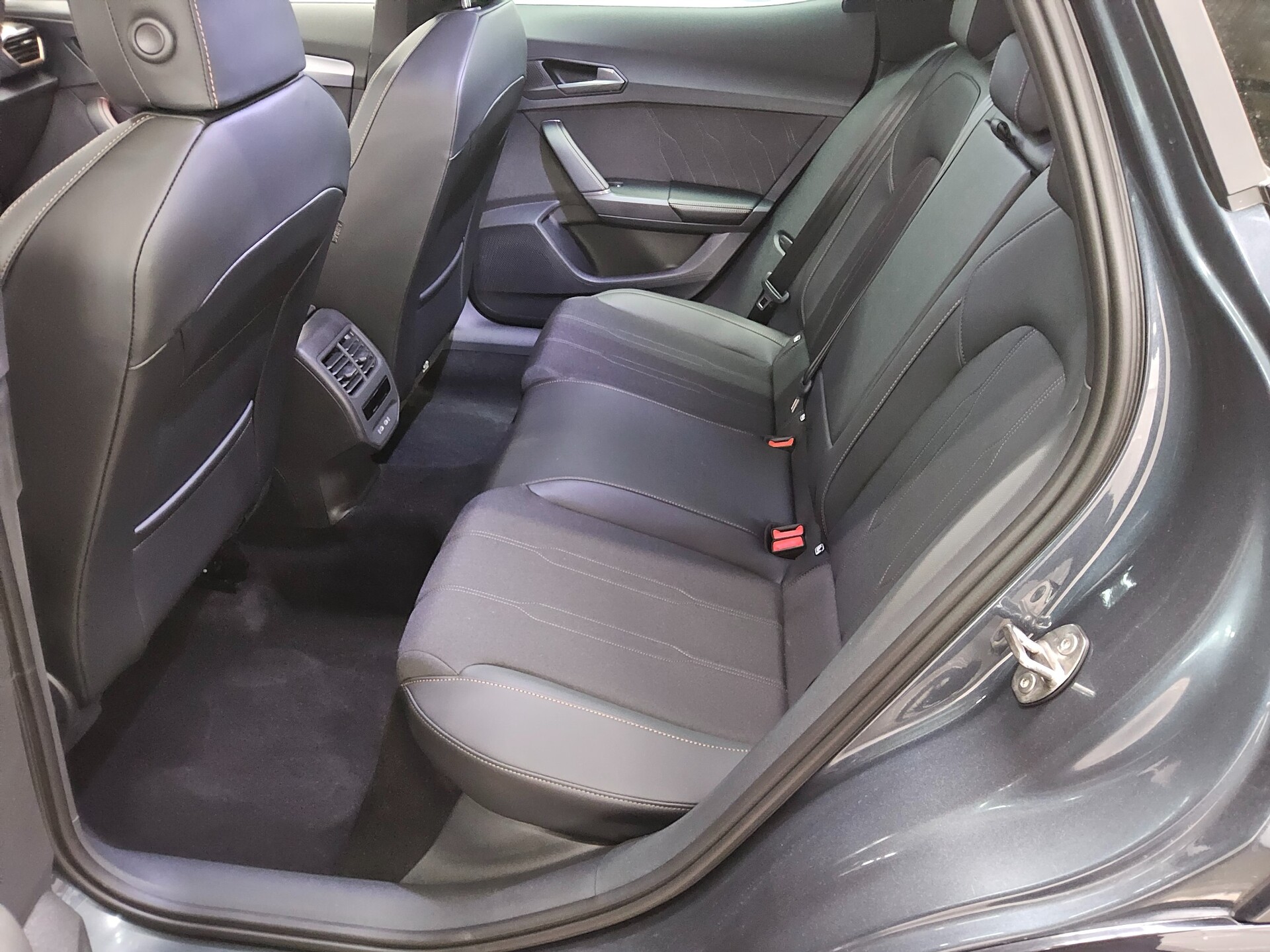 Cupra Formentor 1.5 eTSI T-Leder LED virtual PDC SHZ 13