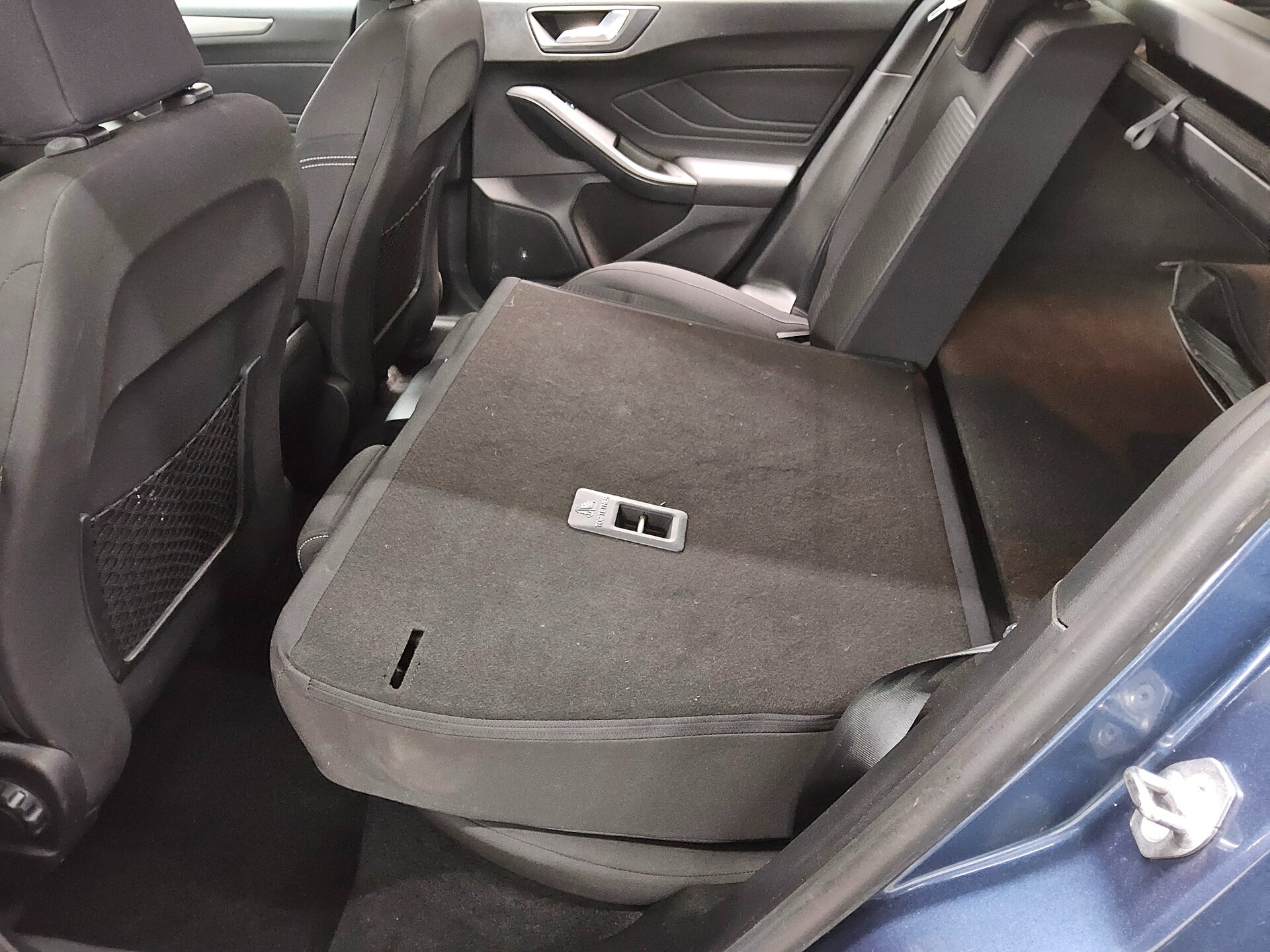 Ford Focus Turnier 1.0 EB Titanium Navi LED RFK PDC 12