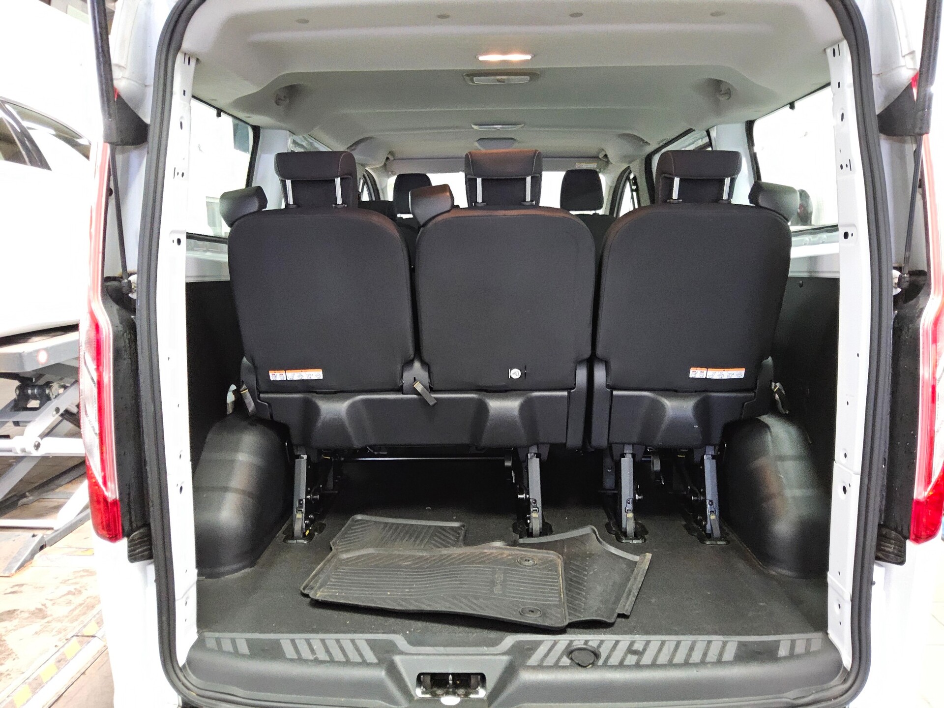 Ford Transit Custom 2.0 EB Trend L1 8-Sitze Navi PDC 11