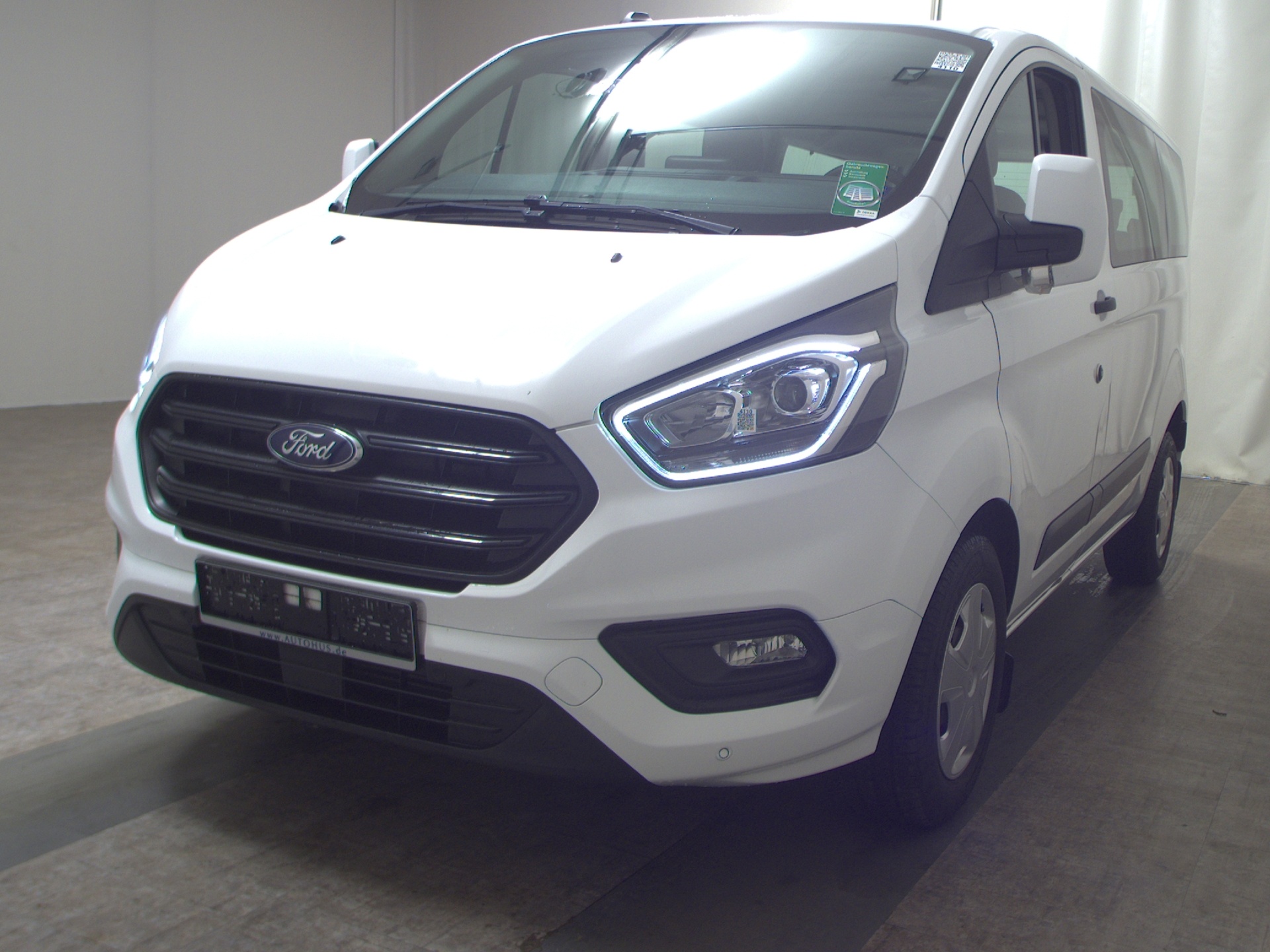 Ford Transit Custom 2.0 EB Trend L1 8-Sitze Navi PDC 2