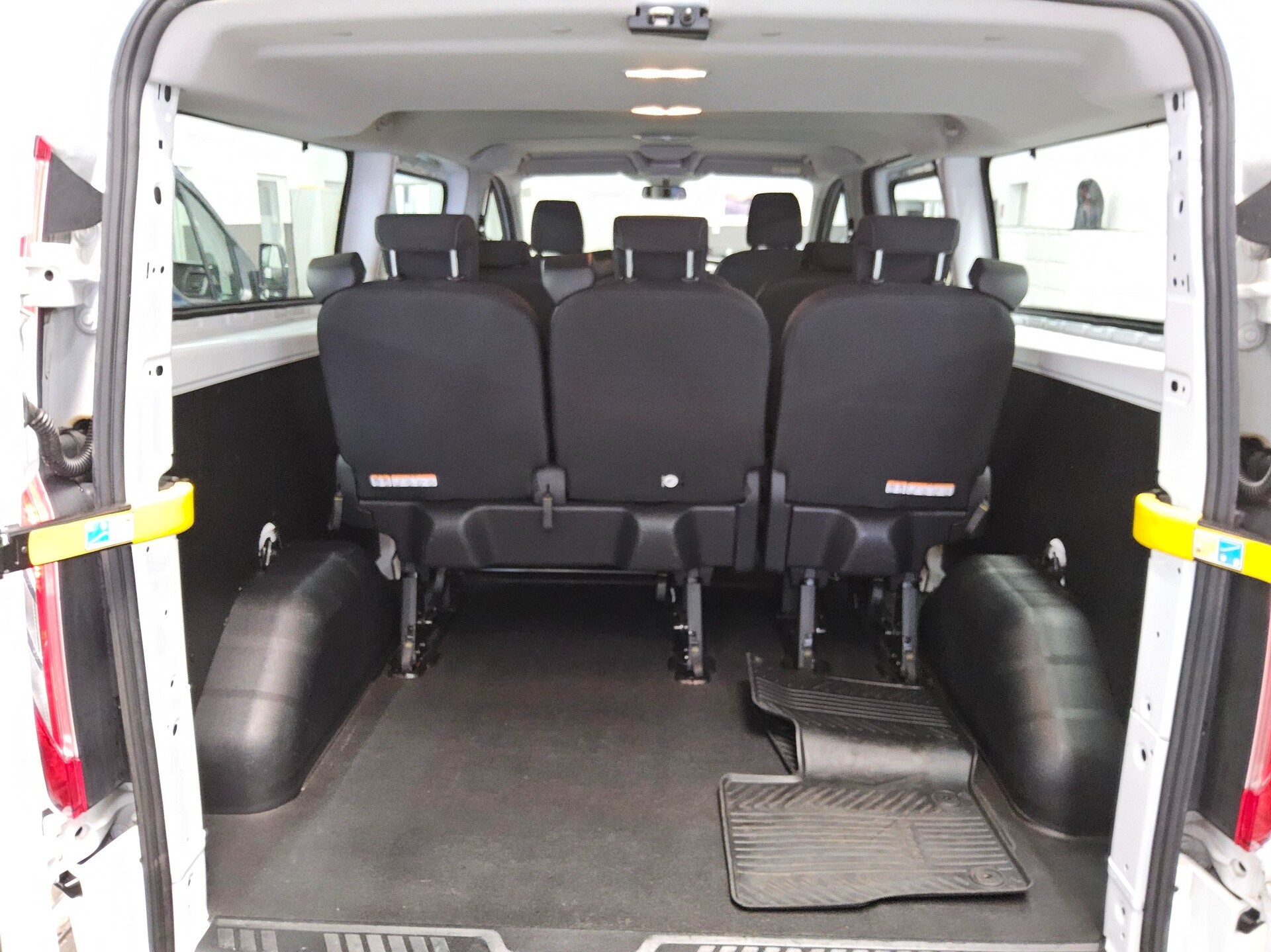 Ford Transit Custom 2.0 EB Trend L2 8-Sitze Navi PDC 10