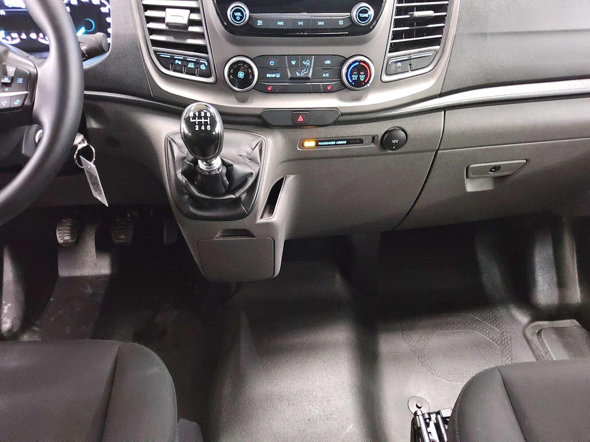 Ford Transit Custom 2.0 EB Trend L2 8-Sitze Navi PDC 6