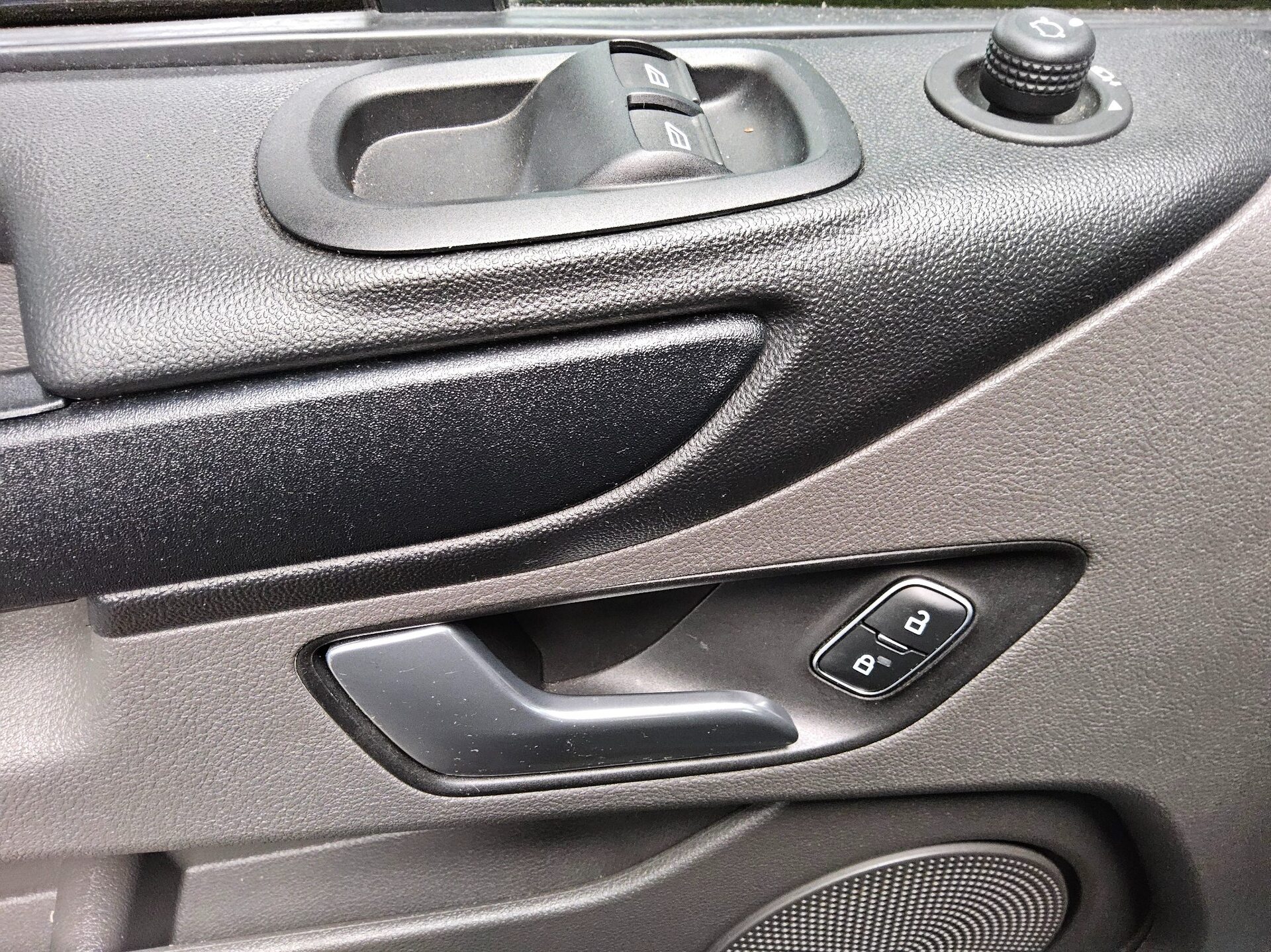 Ford Transit Custom 2.0 EB Trend L2 8-Sitze Navi PDC 9