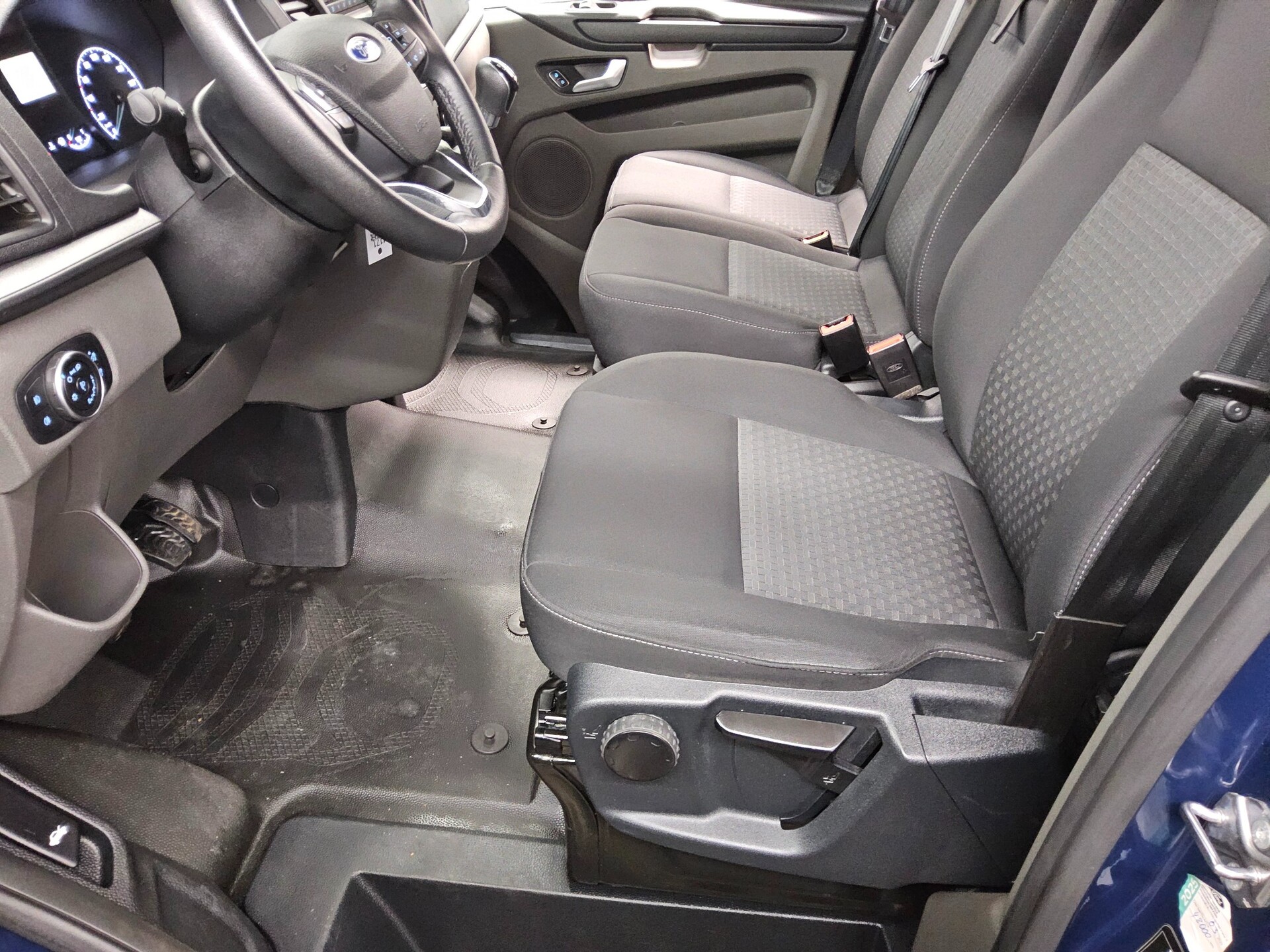 Ford Transit Custom 2.0 TDCi L1 6-Sitze PDC Shz 8