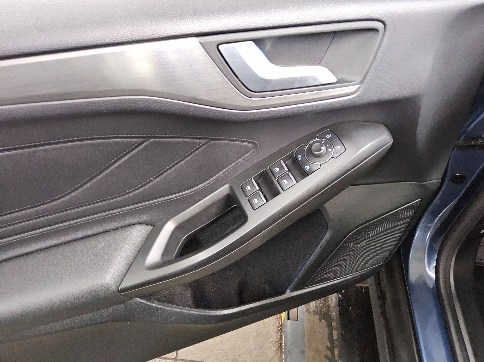 Ford Focus Turnier 1.0 EB Titanium Navi LED RFK SHZ 9