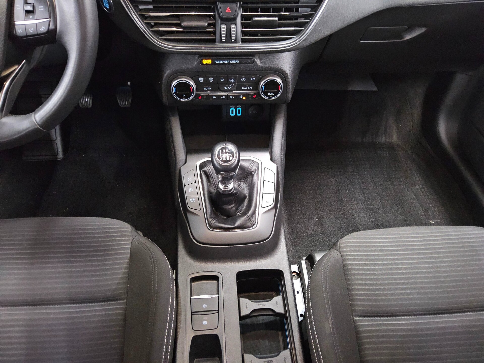 Ford Focus Turnier 1.0 EB Titanium Navi LED RfK PDC 6