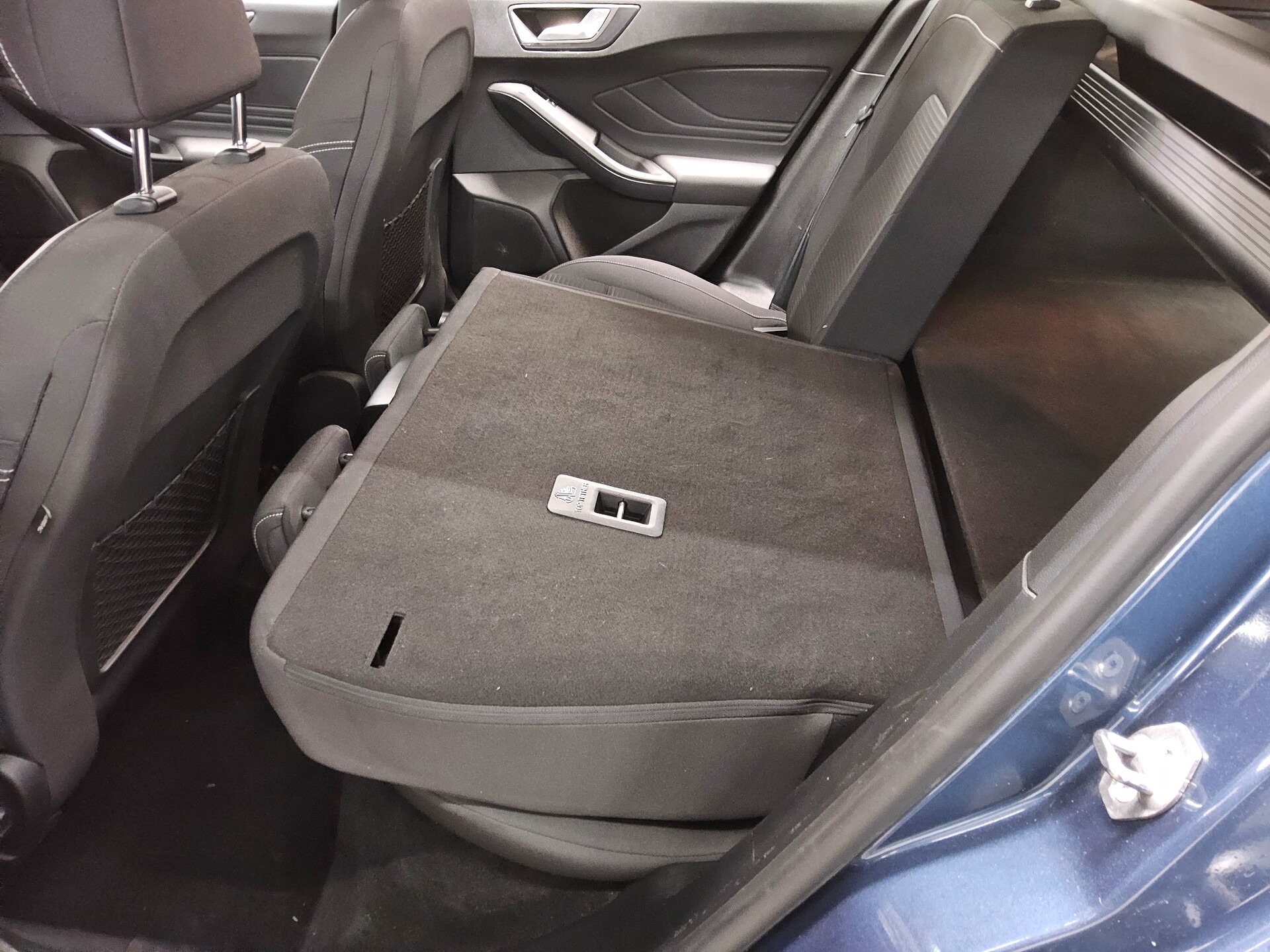 Ford Focus Turnier 1.0 EB Titanium Navi LED RfK PDC 12