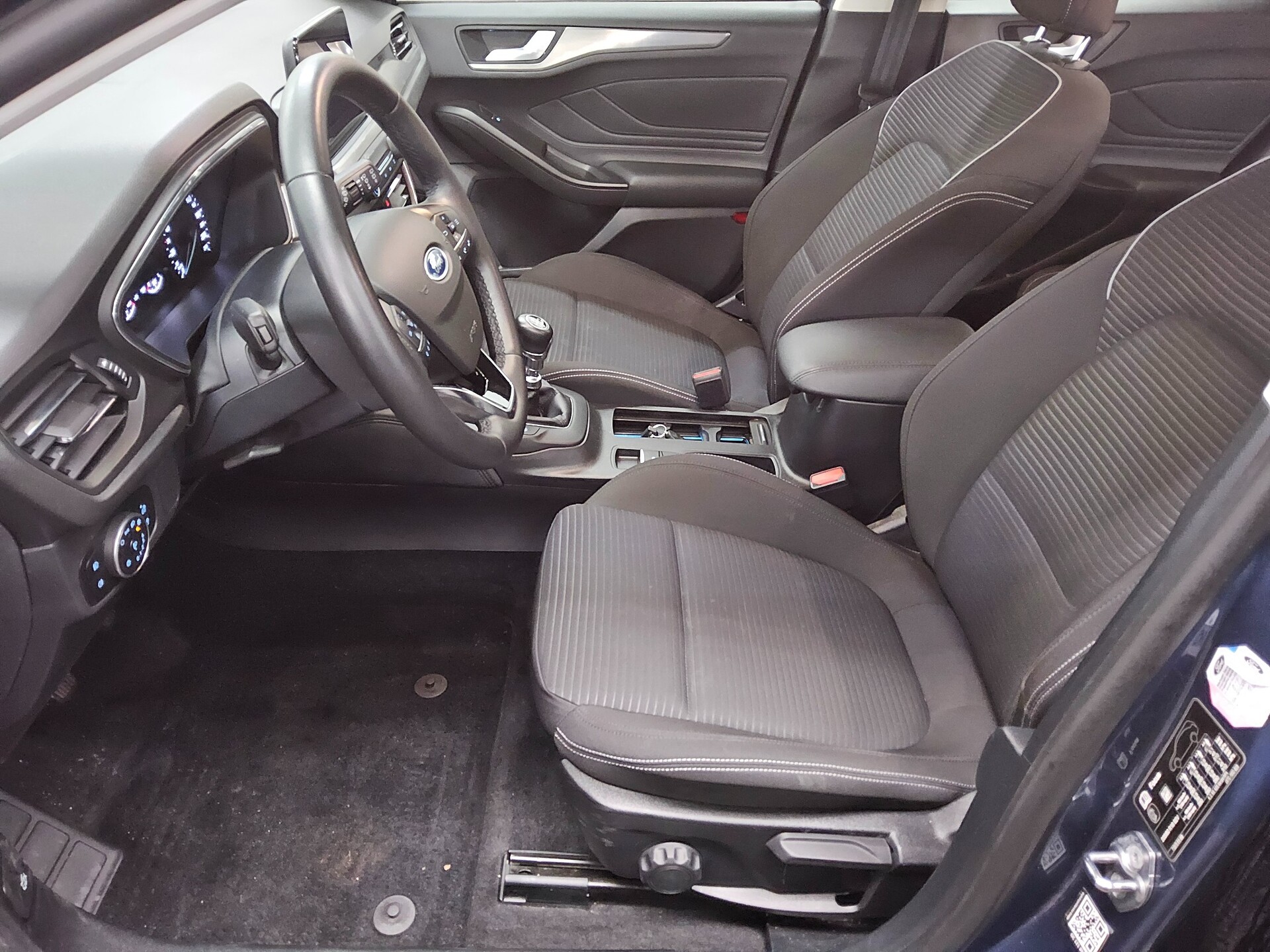 Ford Focus Turnier 1.0 EB Titanium Navi LED RfK PDC 8