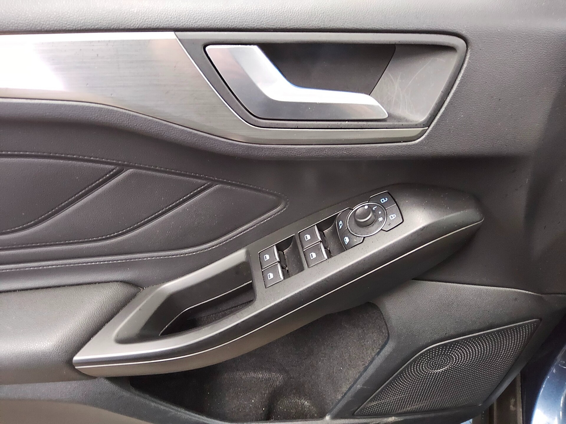 Ford Focus Turnier 1.0 EB Titanium Navi LED RfK PDC 9