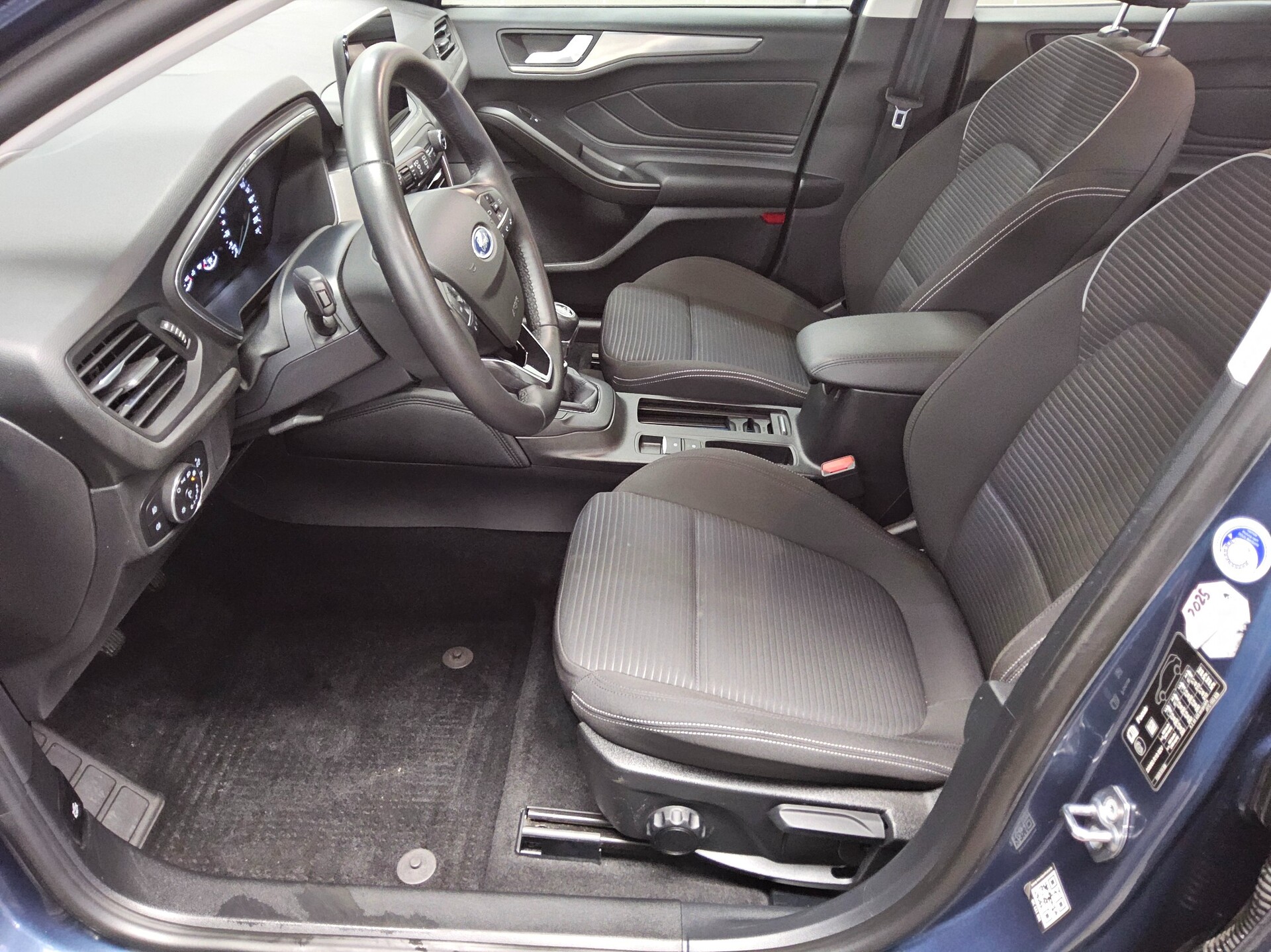 Ford Focus Turnier 1.0 EB Titanium Navi LED RfK PDC 8