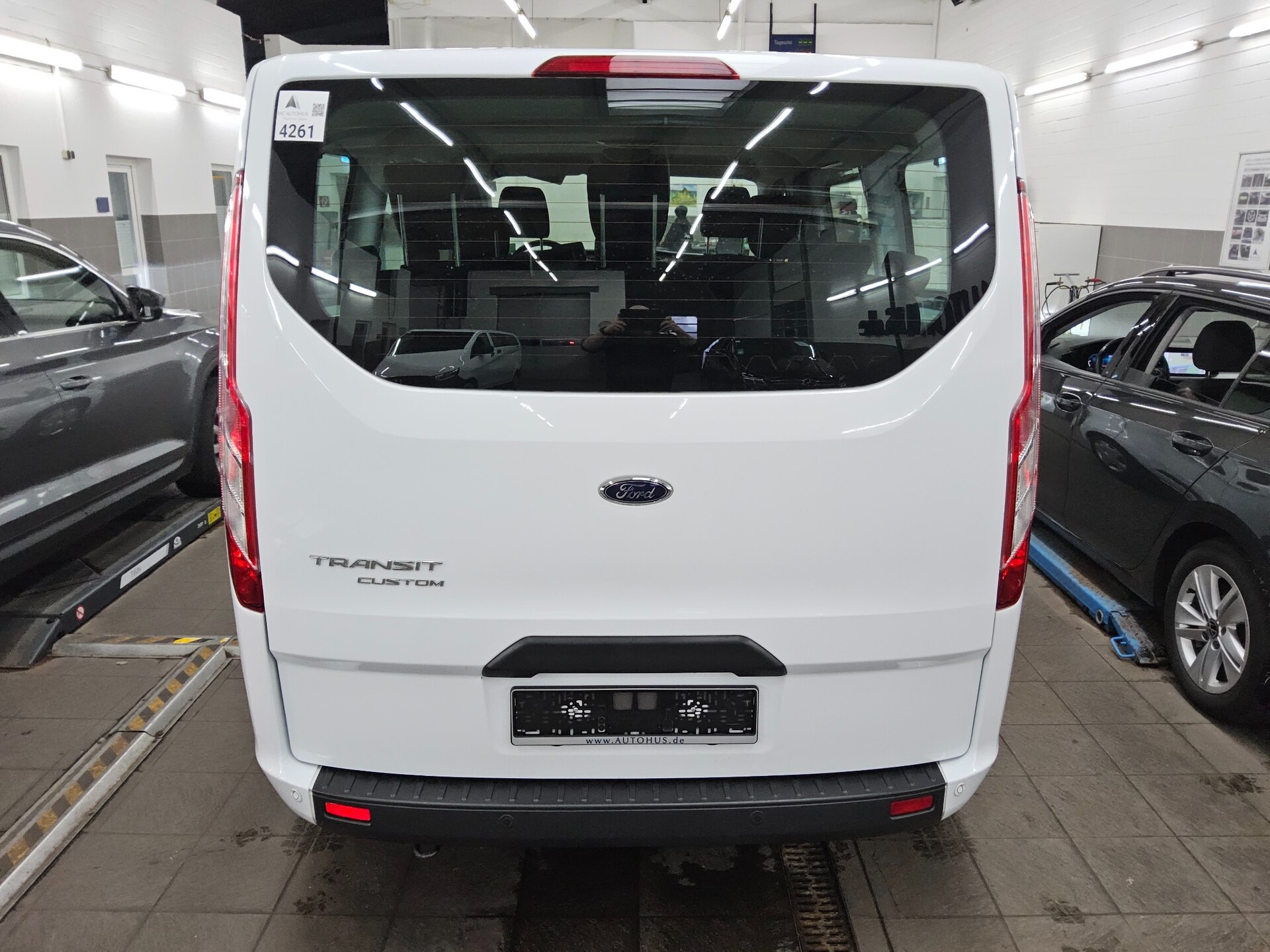 Ford Transit Custom 2.0 EB Trend L1 8-Sitzer Navi PDC 10