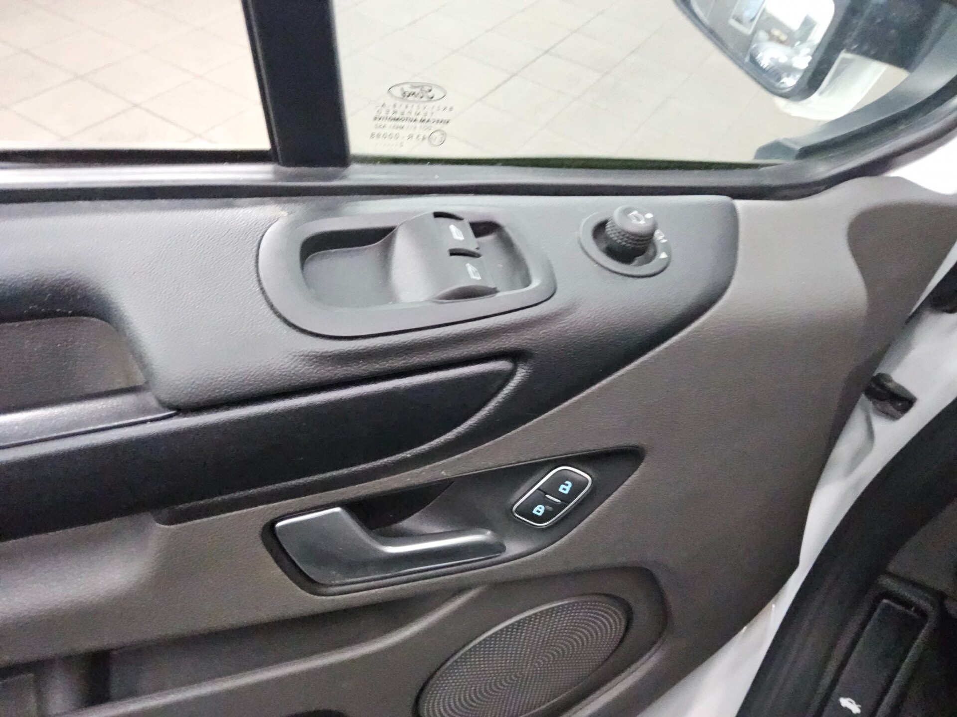 Ford Transit Custom 2.0 EB Trend L1 8-Sitzer Navi PDC 9