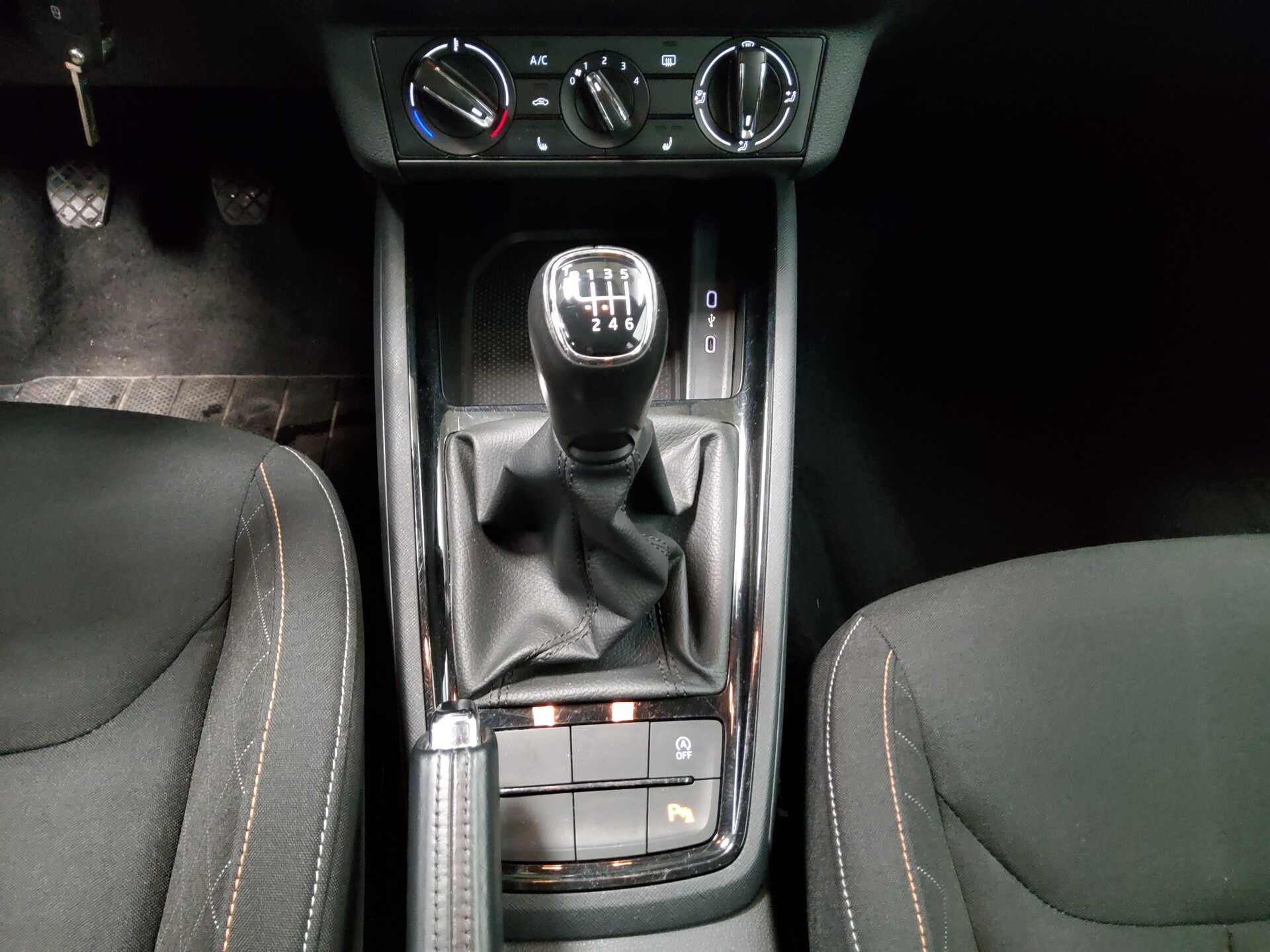 Skoda Scala 1.0 TSI Ambition Navi LED vc ACC PDC Shz 6