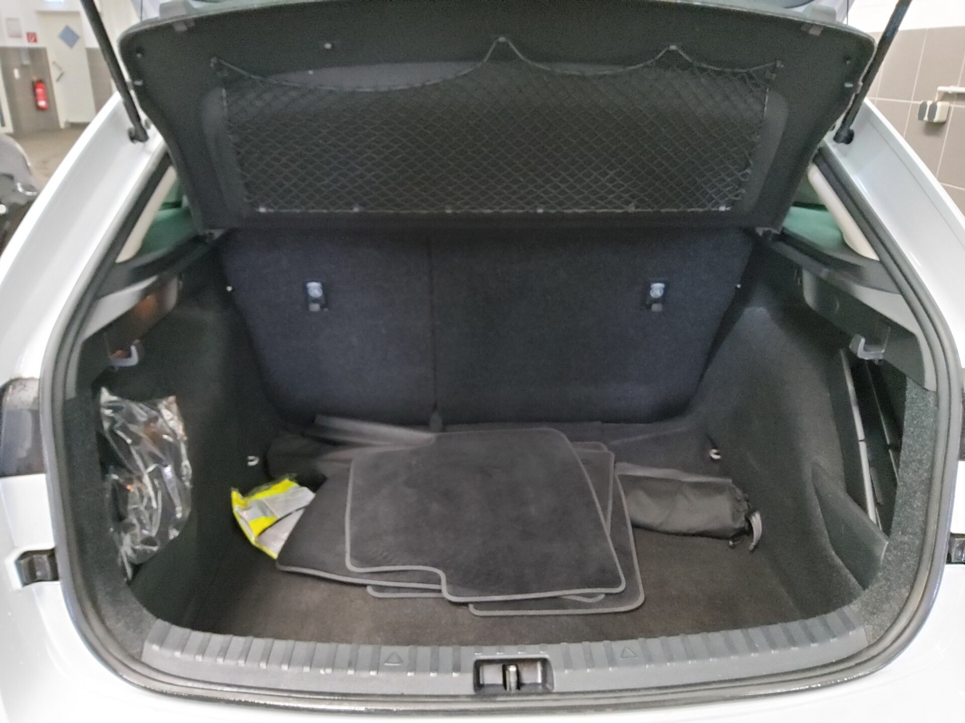 Skoda Scala 1.0 TSI Ambition Navi LED vc ACC PDC Shz 12