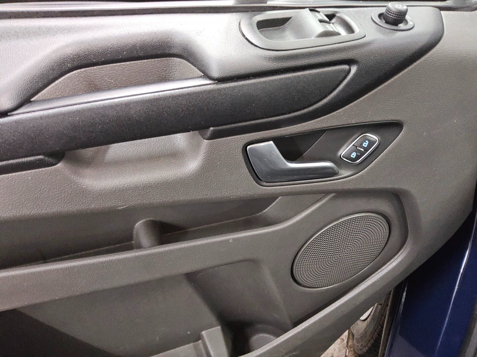 Ford Transit Custom 2.0 EB Trend L2 8-Sitze Navi PDC 9