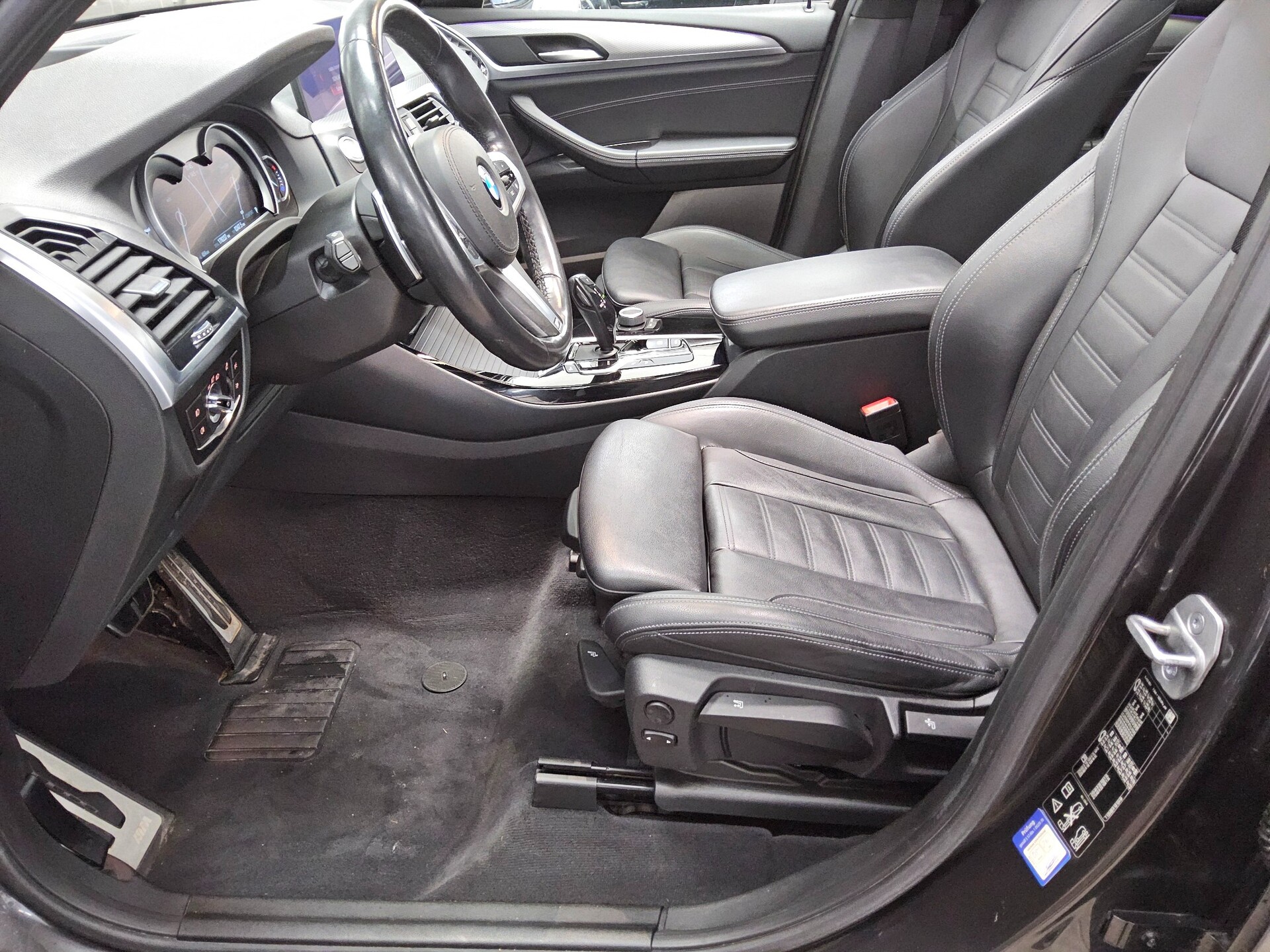 BMW X3 xDrive30d M-Sport Navi LED+ HuD HiFi Pano 8