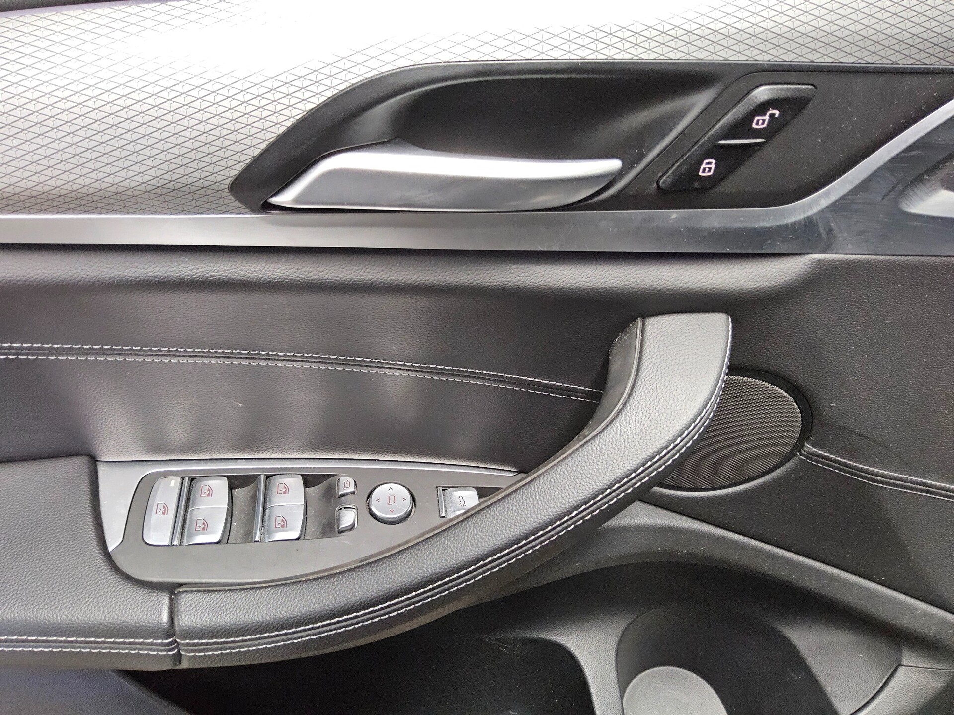 BMW X3 xDrive30d M-Sport Navi LED+ HuD HiFi Pano 9