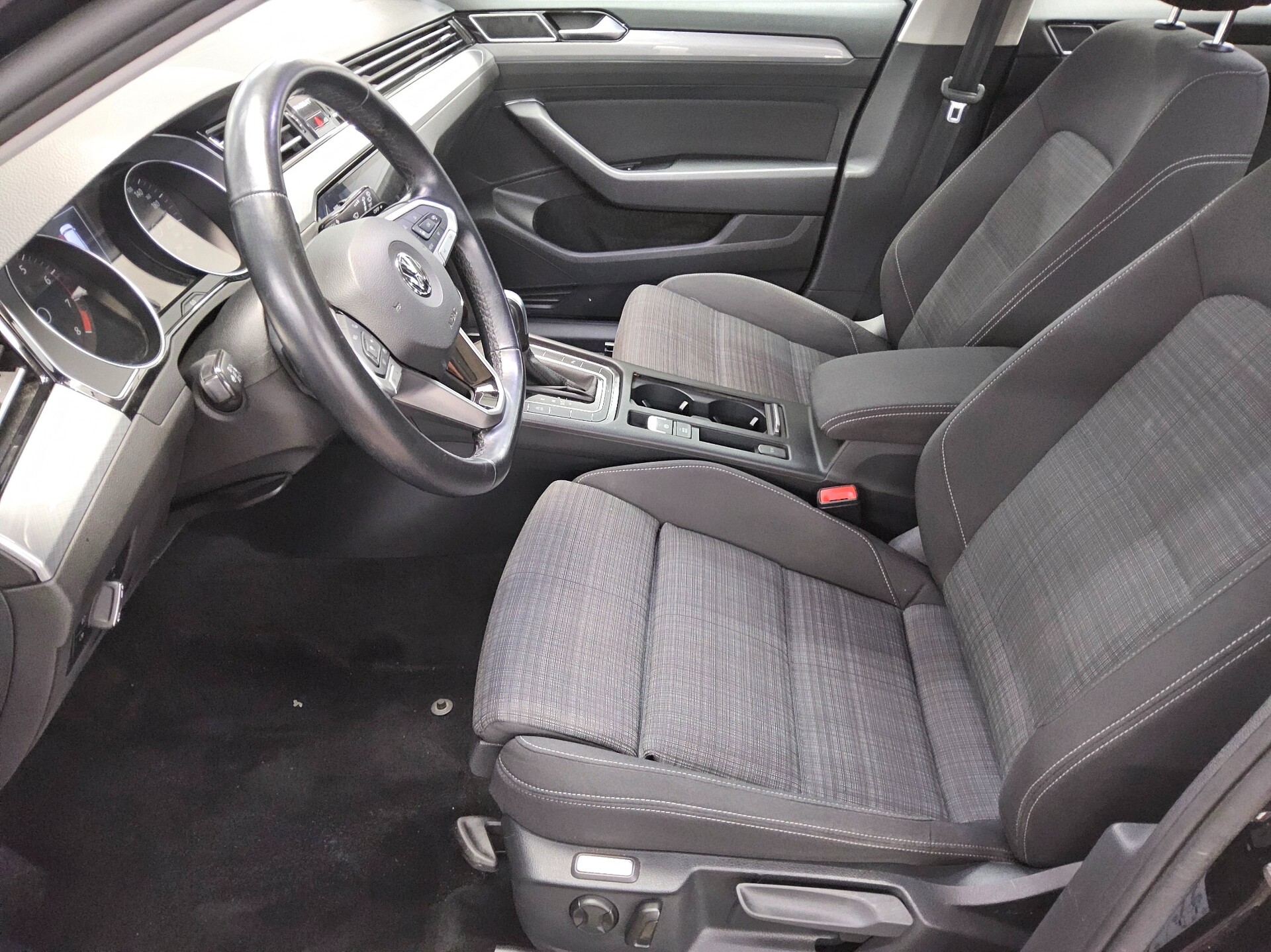 Volkswagen Passat Var. 1.5 TSI Business Navi LED RFK ACC 8