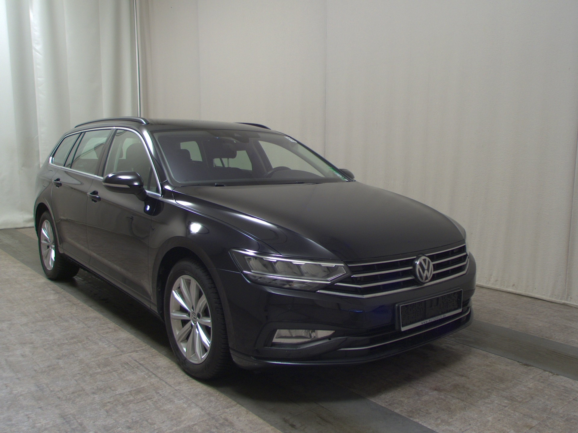 Volkswagen Passat Var. 1.5 TSI Business Navi LED RFK ACC 3