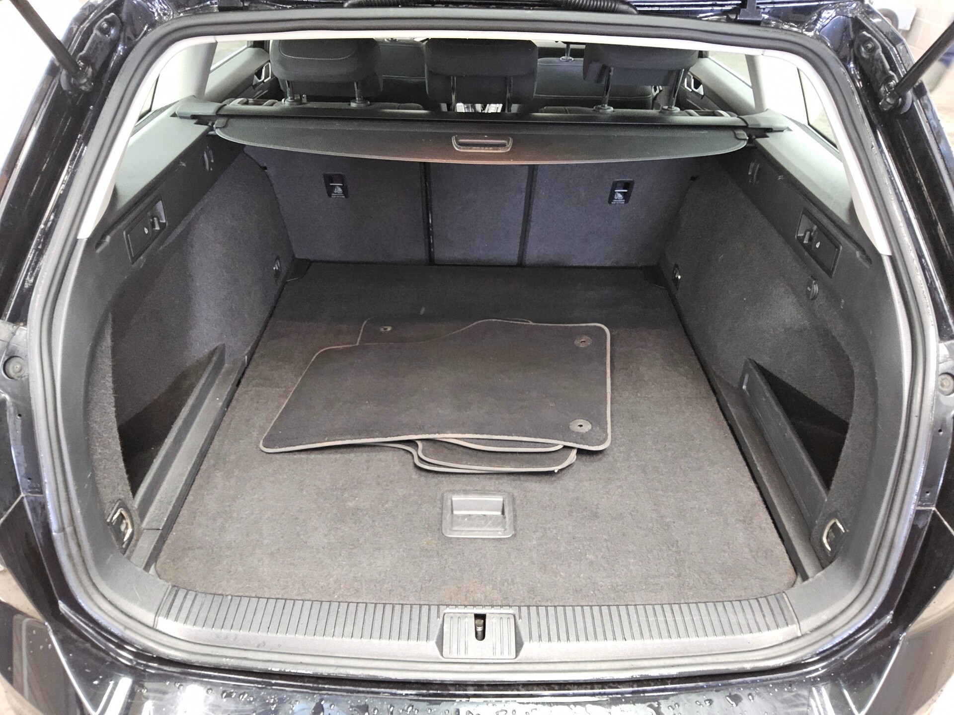 Volkswagen Passat Var. 1.5 TSI Business Navi LED RFK ACC 11