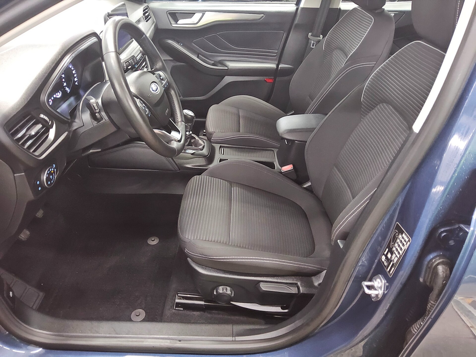 Ford Focus Turnier 1.0 EB Titanium Navi LED RFK 8