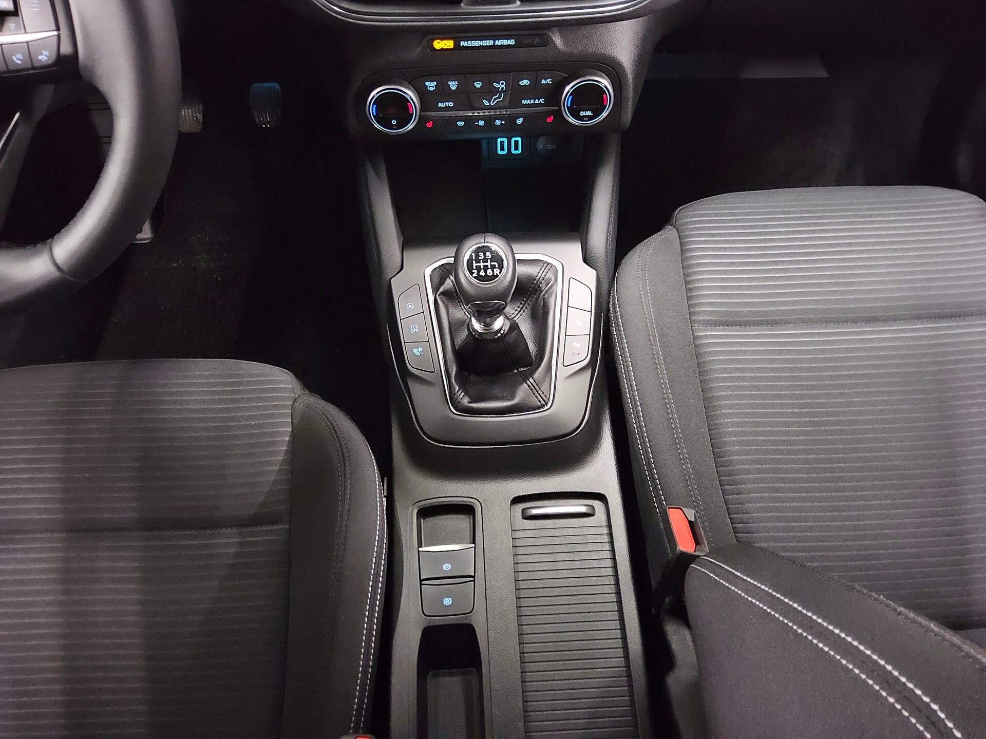 Ford Focus Turnier 1.0 EB Titanium Navi LED RfK Shz 6