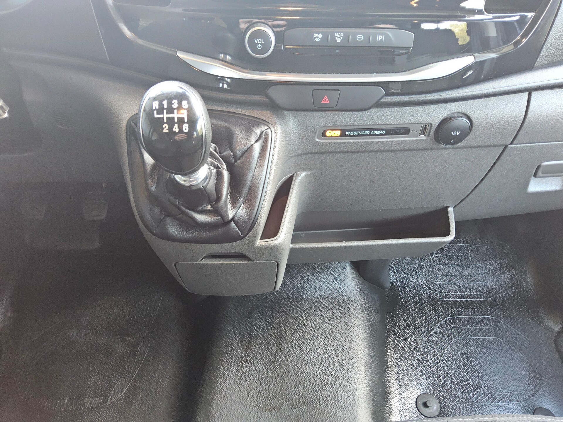 Ford Transit 2.0 TDCi Trend L3H2 9-Sitze Navi DAB 6