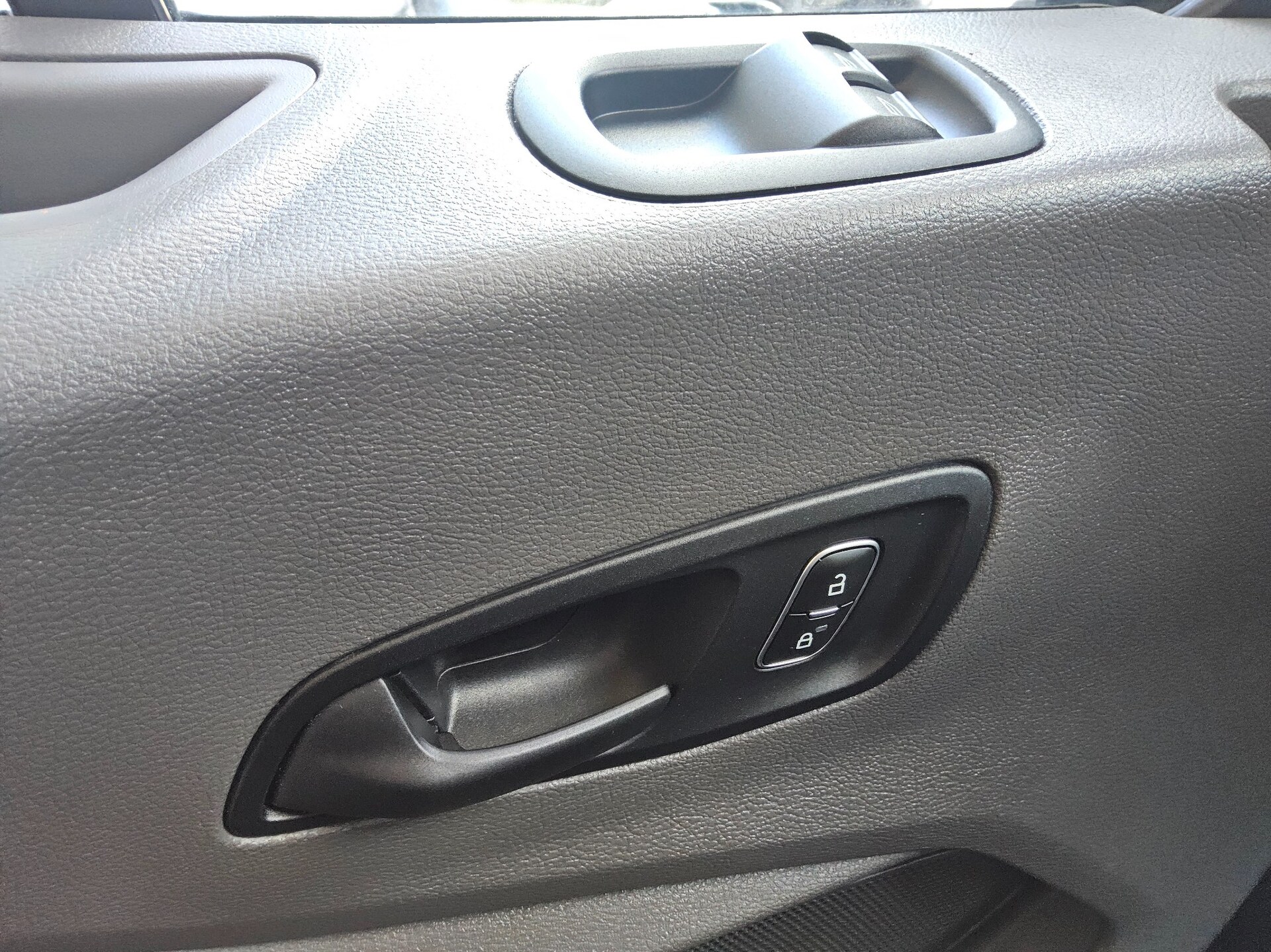 Ford Transit 2.0 TDCi Trend L3H2 9-Sitze Navi DAB 9