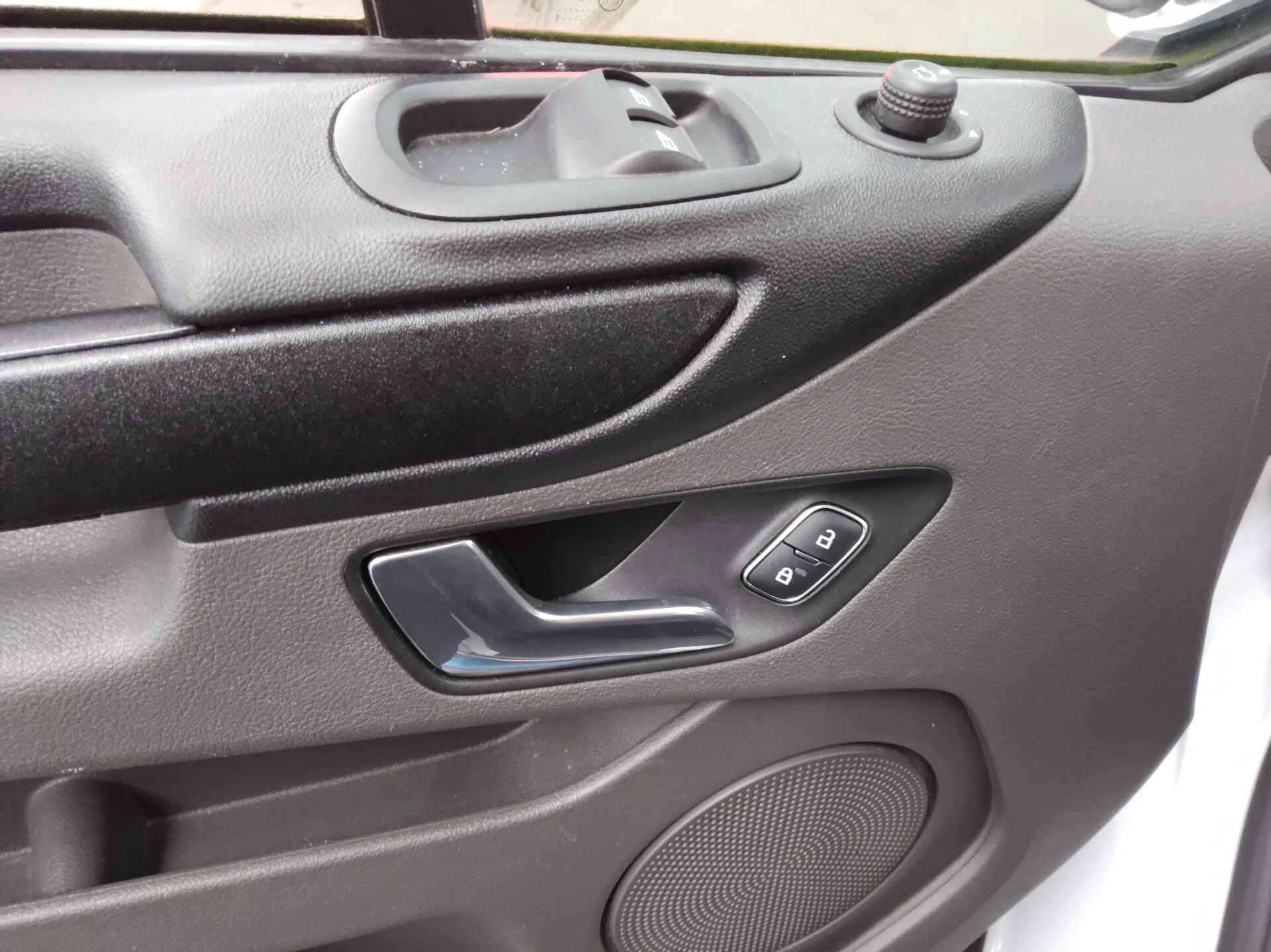 Ford Transit Custom 2.0 TDCi Trend L2 9-Sitzer Navi 9