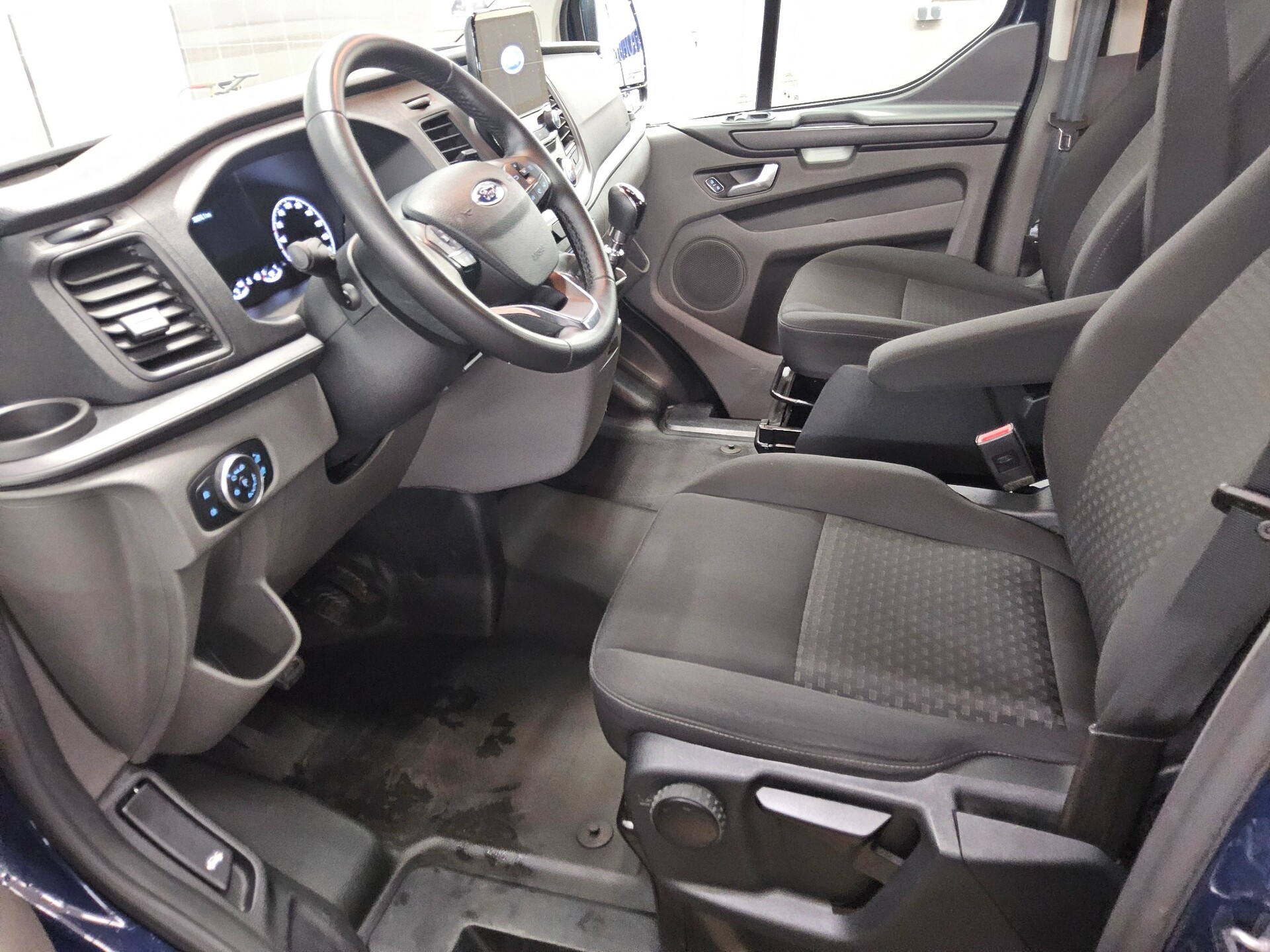 Ford Transit Custom 2.0 TDCi Trend L2 8-Sitze Navi 8