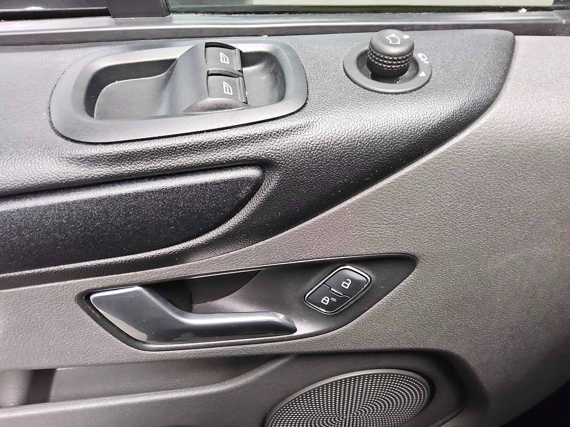 Ford Transit Custom 2.0 TDCi Trend L2 8-Sitze Navi 9