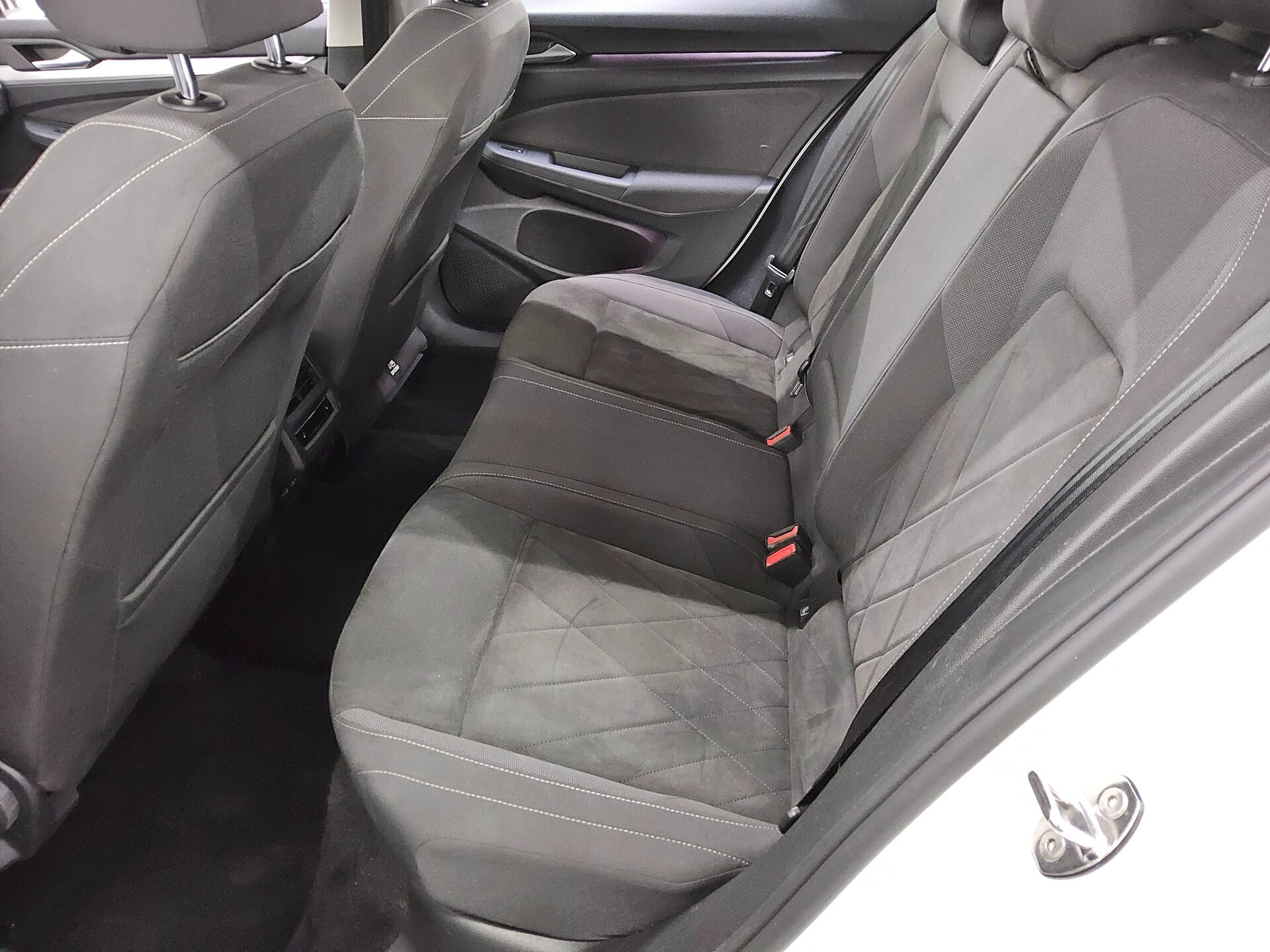 Volkswagen Golf-8 Var. 2.0 TDI Life Navi LED+ DC Sthzg RFK 13