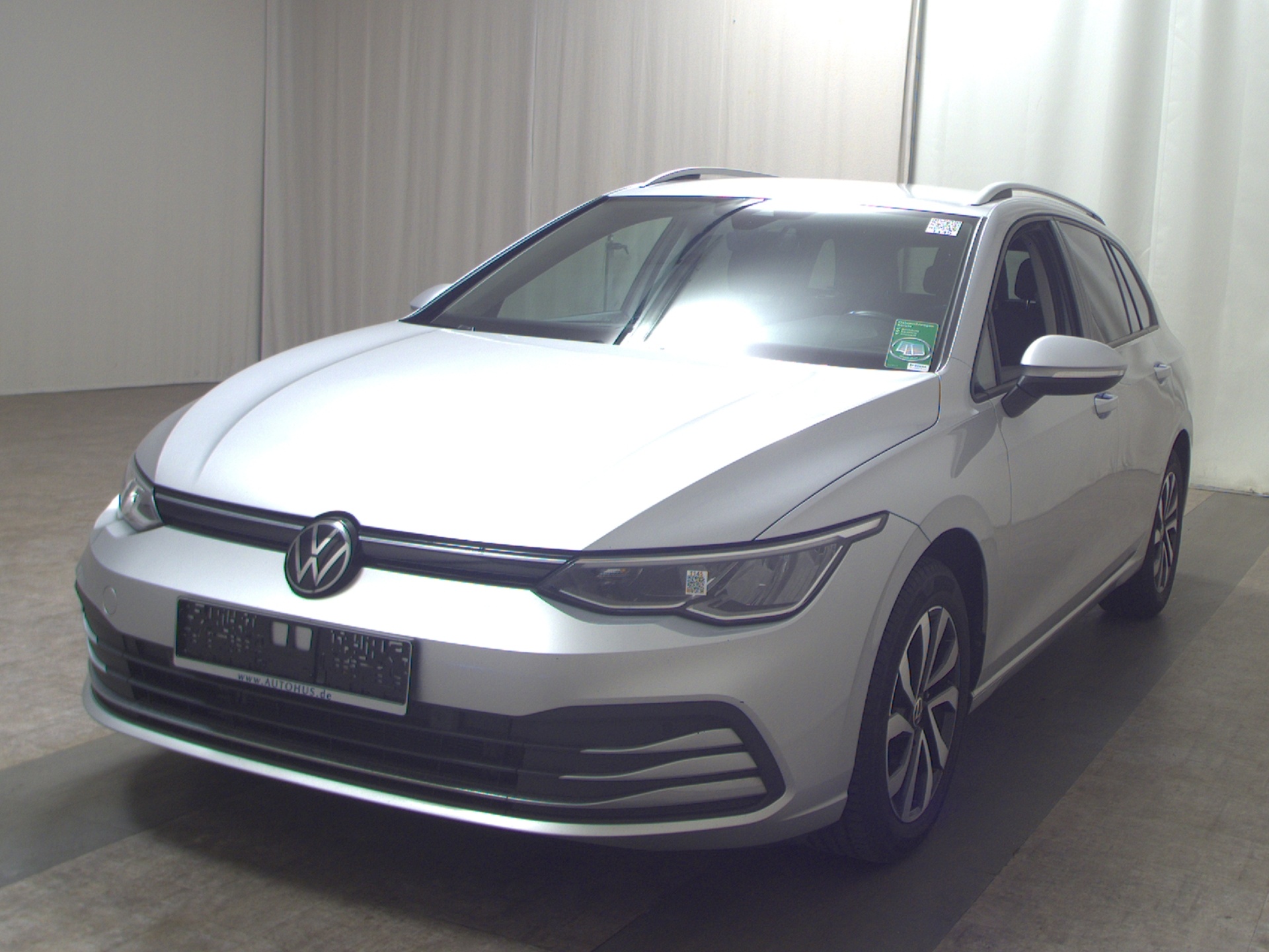 Volkswagen Golf-8 Var. 2.0 TDI Active Navi DC LED ACC 2