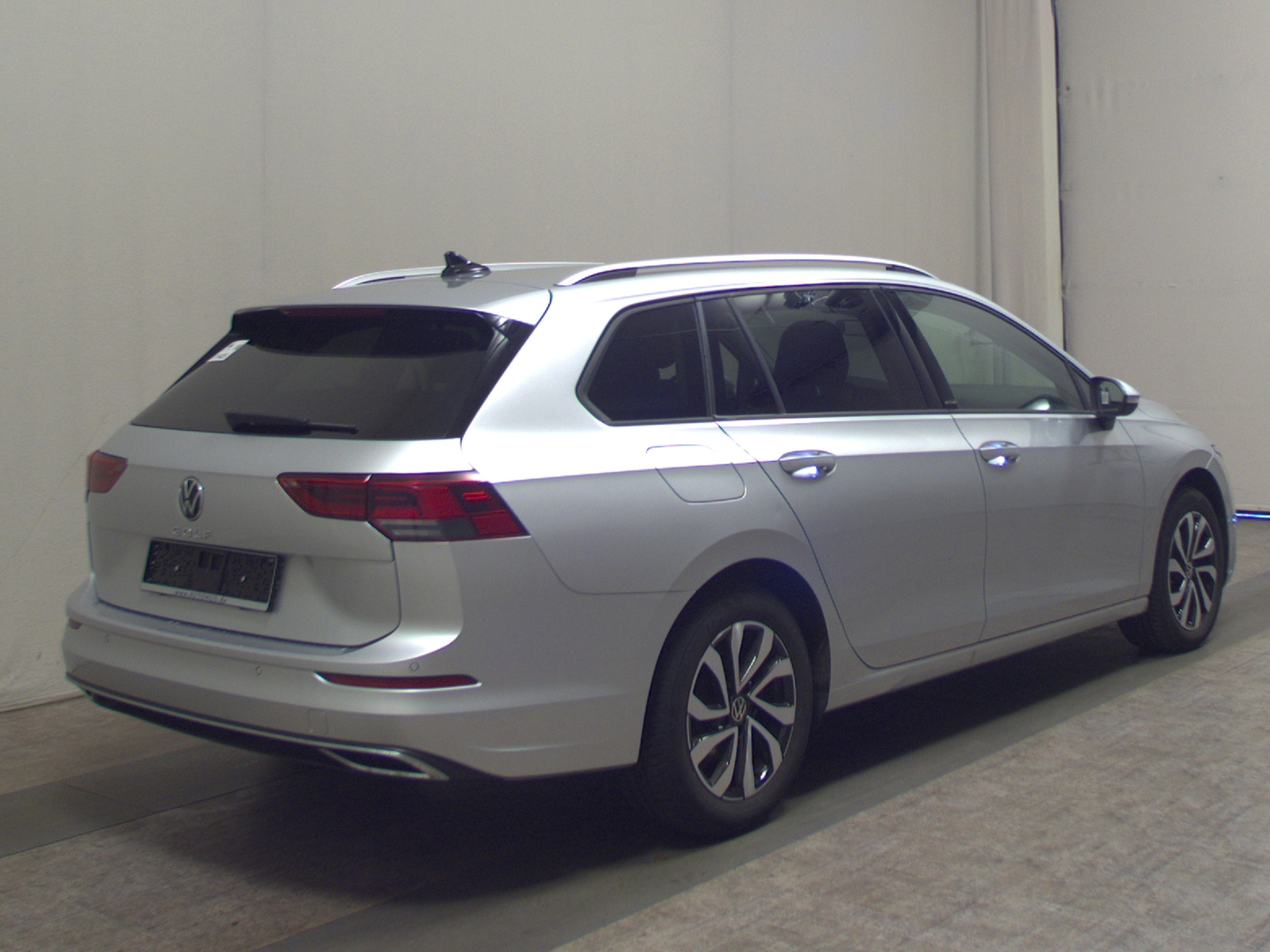 Volkswagen Golf-8 Var. 2.0 TDI Active Navi DC LED ACC 4