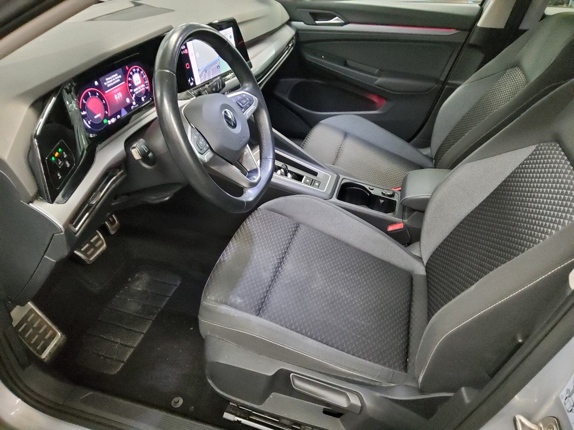 Volkswagen Golf-8 Var. 2.0 TDI Active Navi DC LED ACC 9