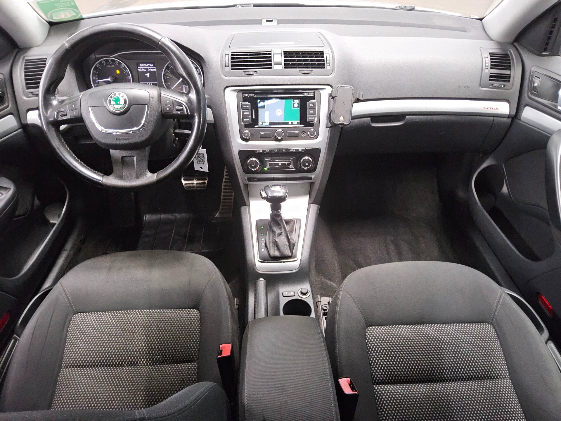 Skoda Octavia Kombi 2.0 TDI 4x4 Scout Nav AHK HU 02/07 5