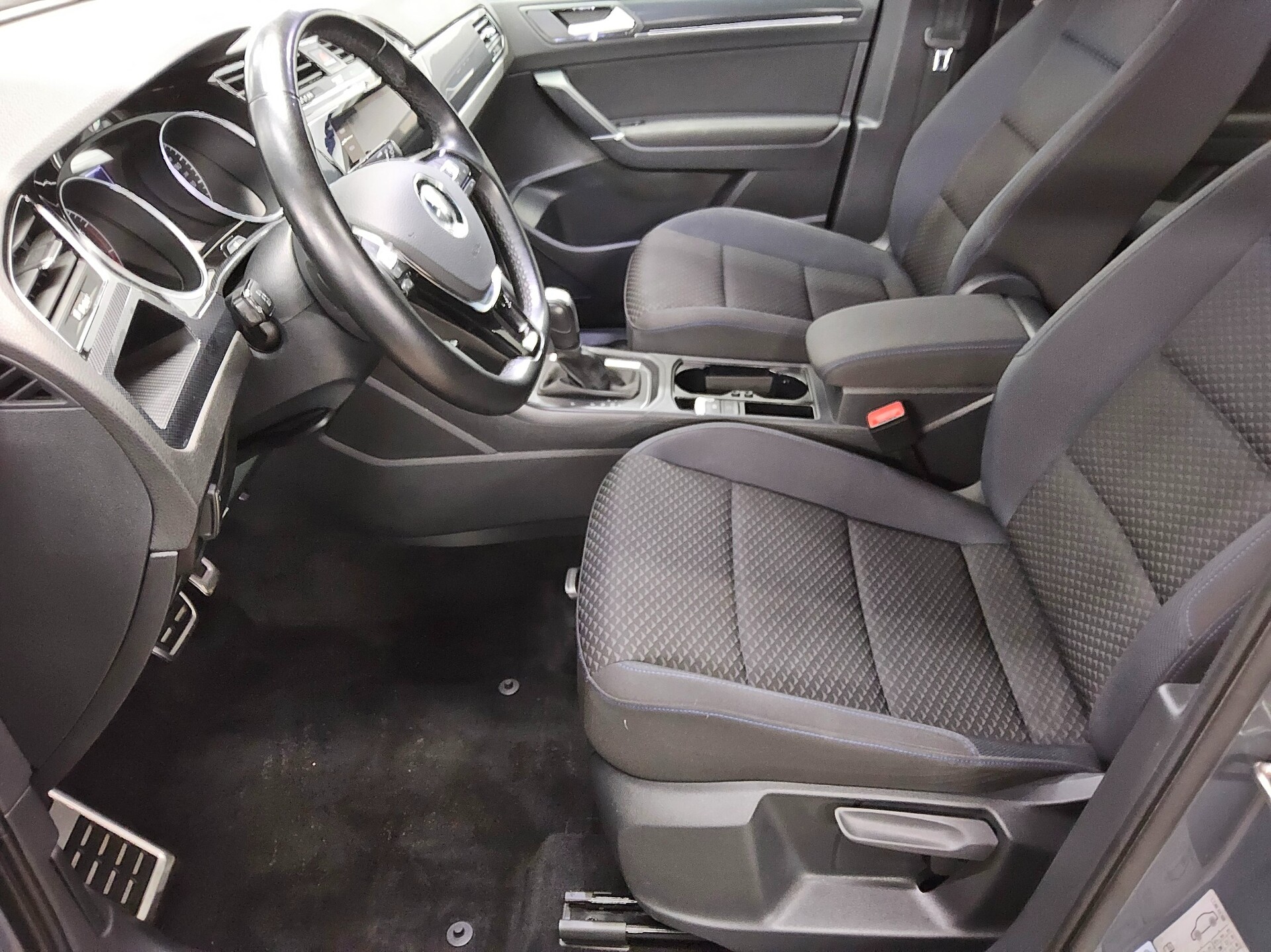 Volkswagen Touran 1.5 TSI United Navi LED ACC PDC Ambiente 8