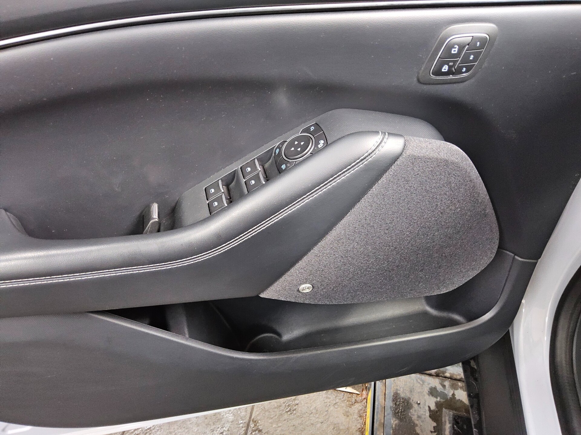 Ford Mustang Mach-E Navi LED Pano Leder AHK RFK 10