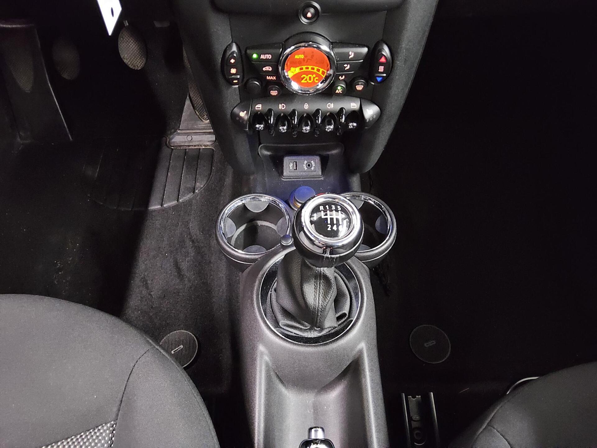 MINI Cooper D Xenon PDC Shz Klima 6