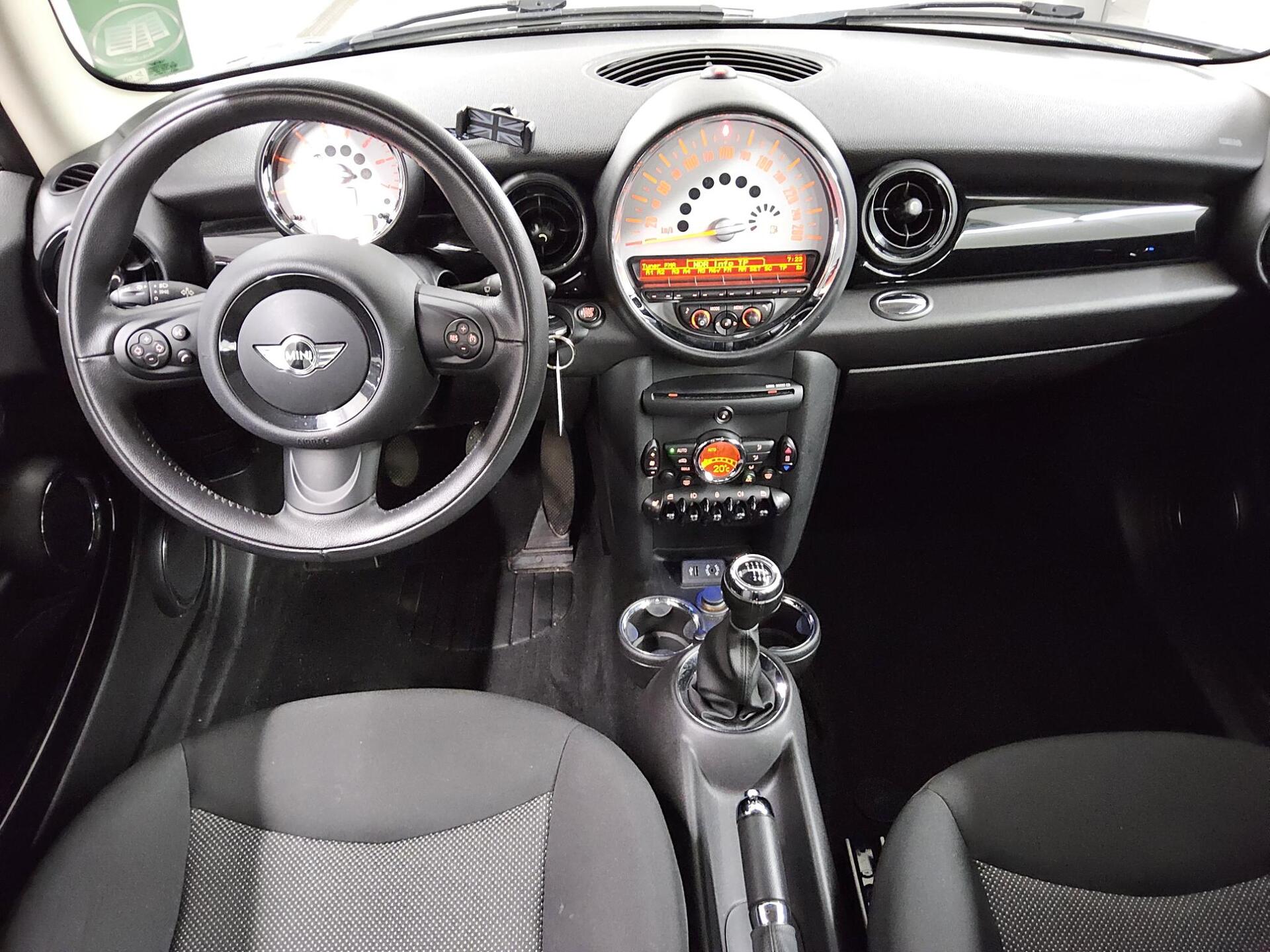 MINI Cooper D Xenon PDC Shz Klima 5