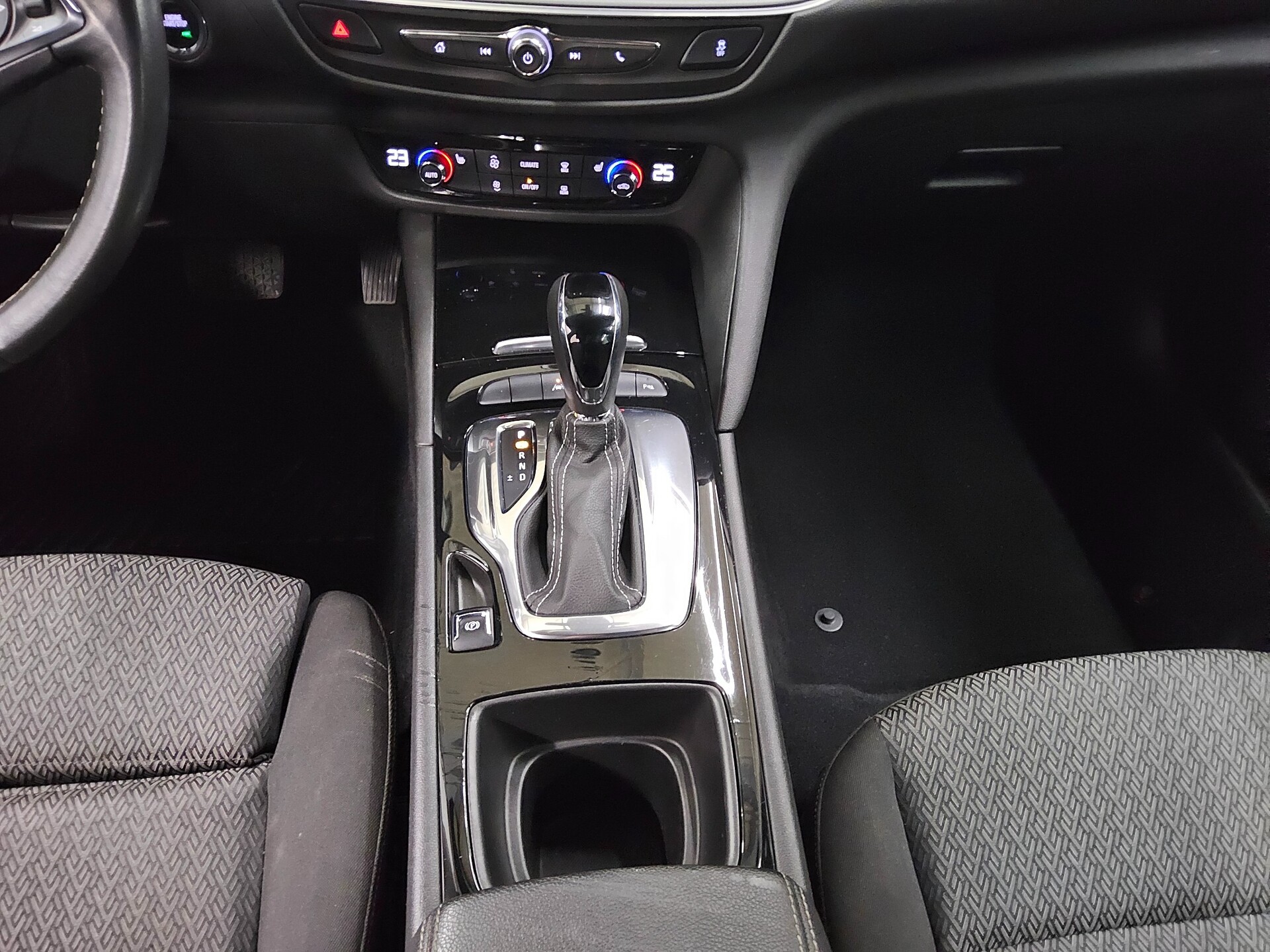 Opel Insignia GS 2.0 D Business Ed. Navi PDC AHK 6