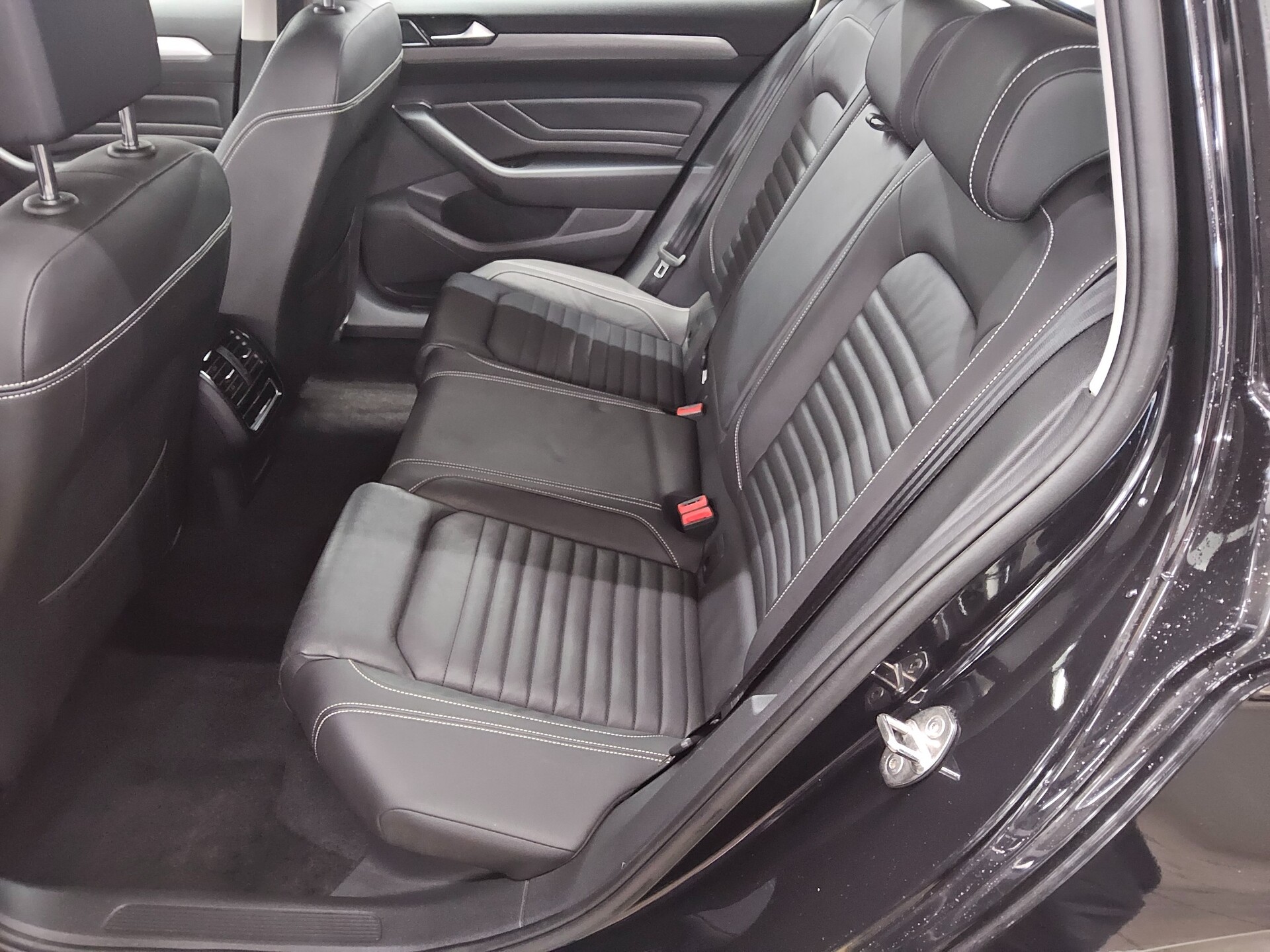 Volkswagen Passat Var. GTE 1.4 TSI Leder Navi LED AHK ACC 13