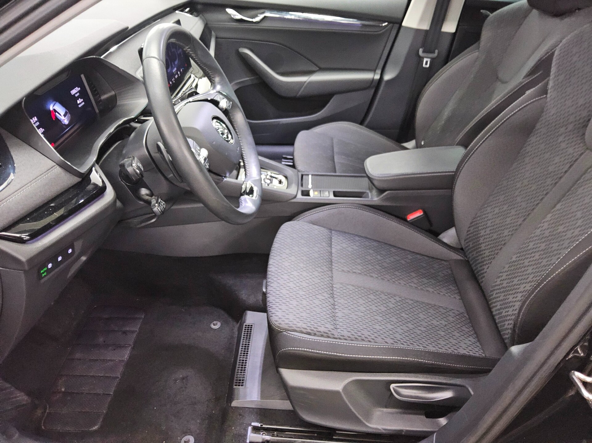 Skoda Octavia Kombi 1.5 TSI Style Navi LED RfK AHK ACC 9