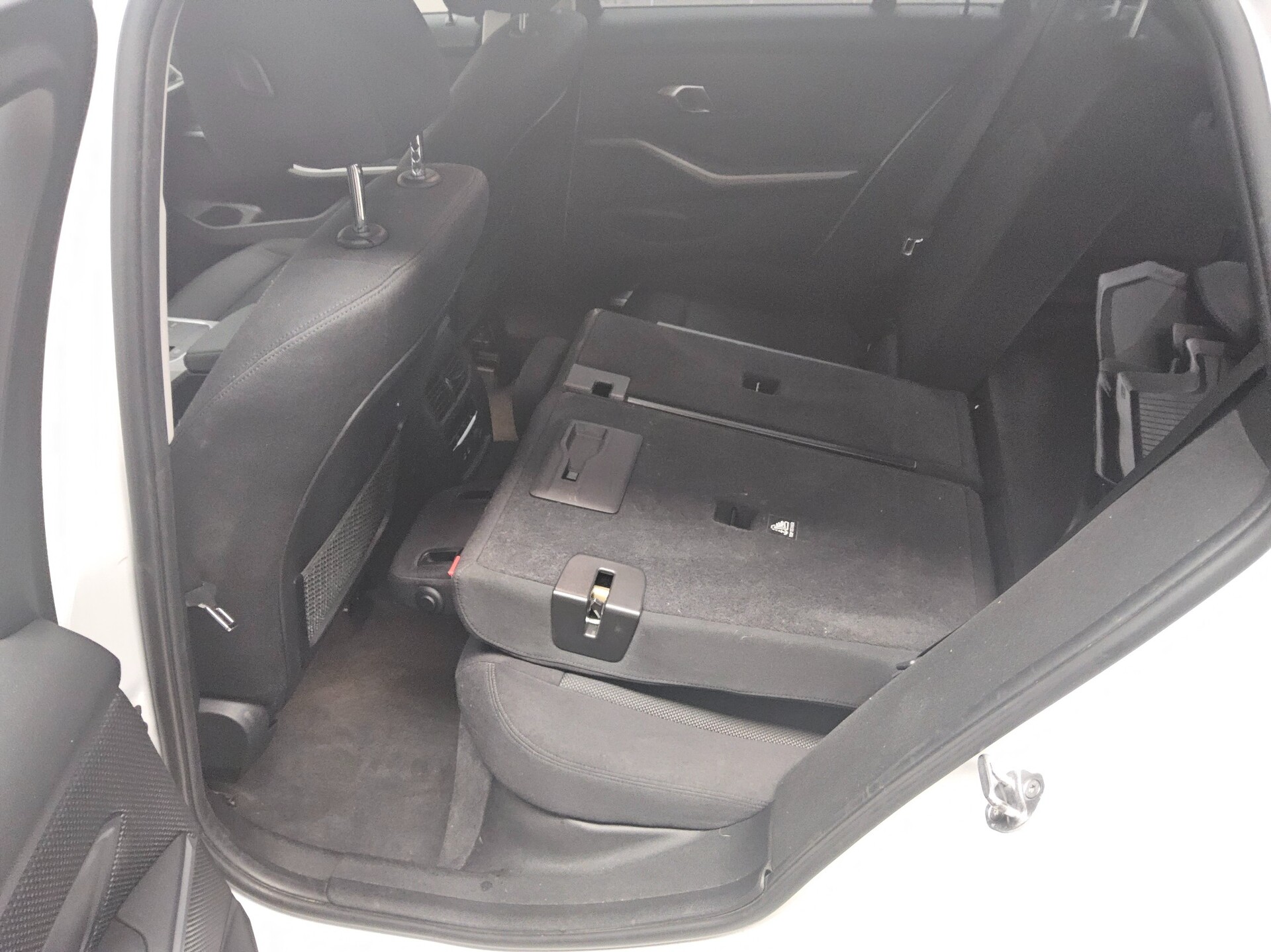 BMW 320dA Touring Advantage Navi LC+ LED DAB PDC 13