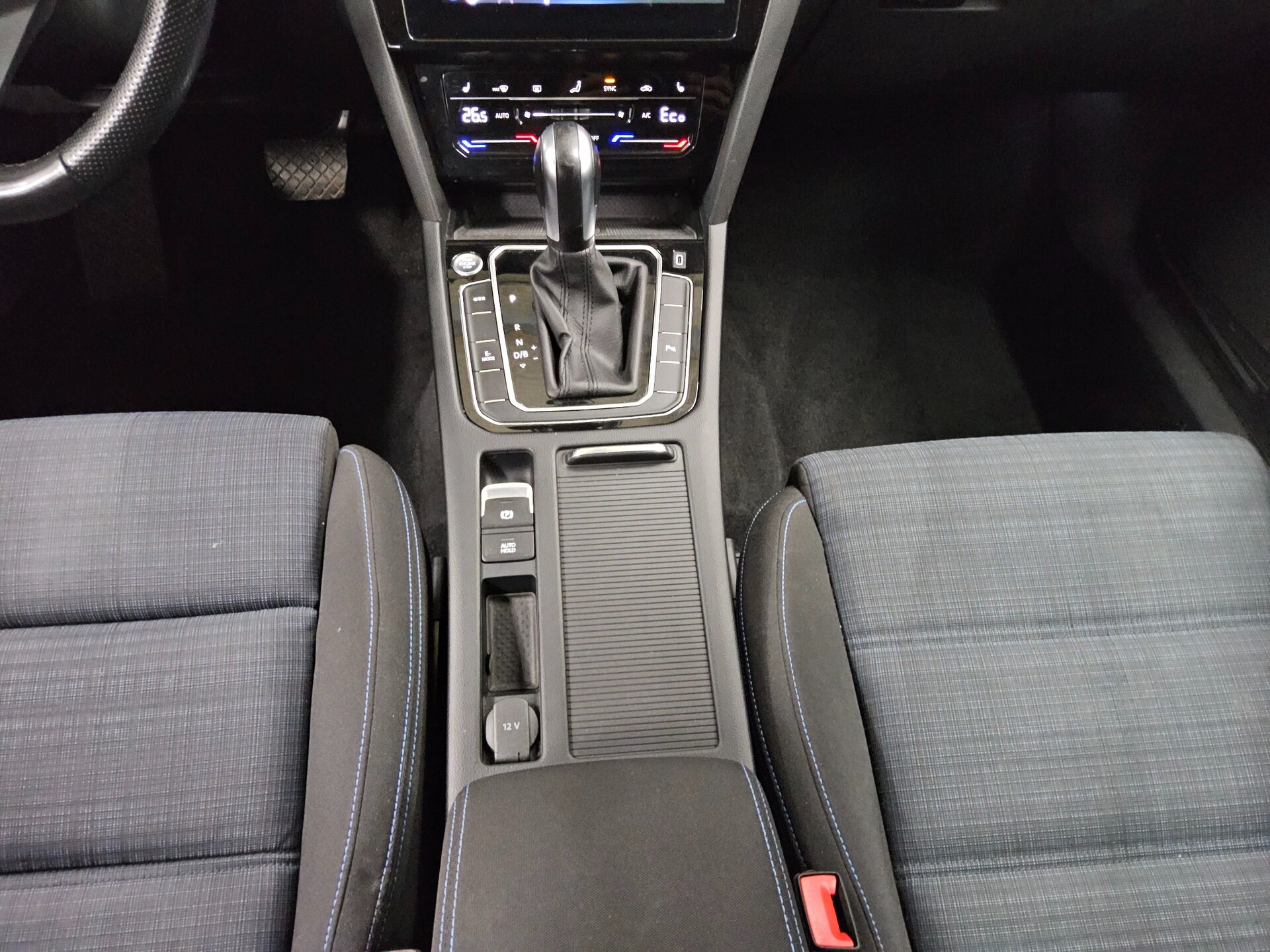 Volkswagen Passat Var. GTE 1.4 TSI Navi LED DC RfK AHK ACC 6