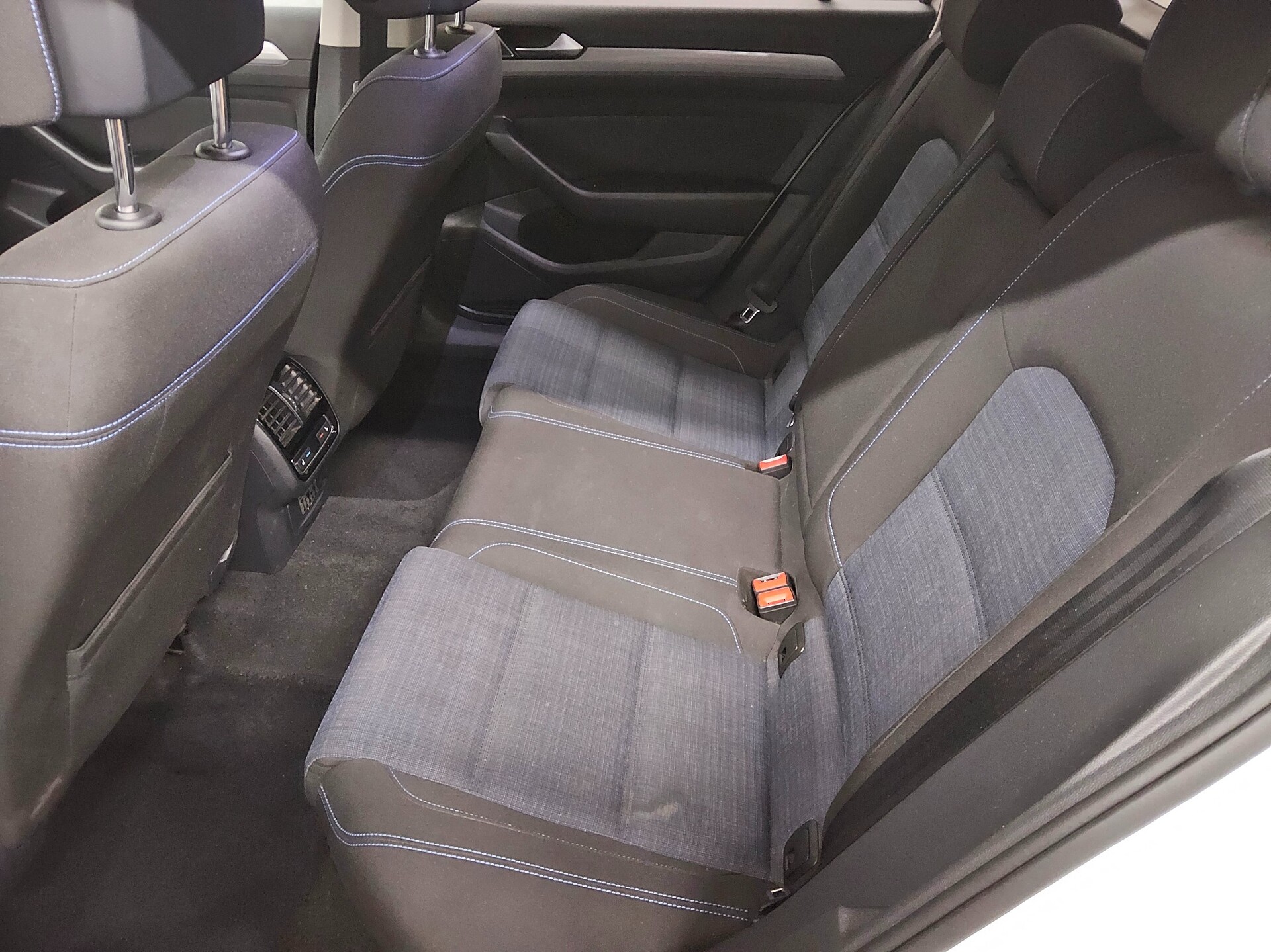 Volkswagen Passat Var. GTE 1.4 TSI Navi LED DC RfK AHK ACC 13