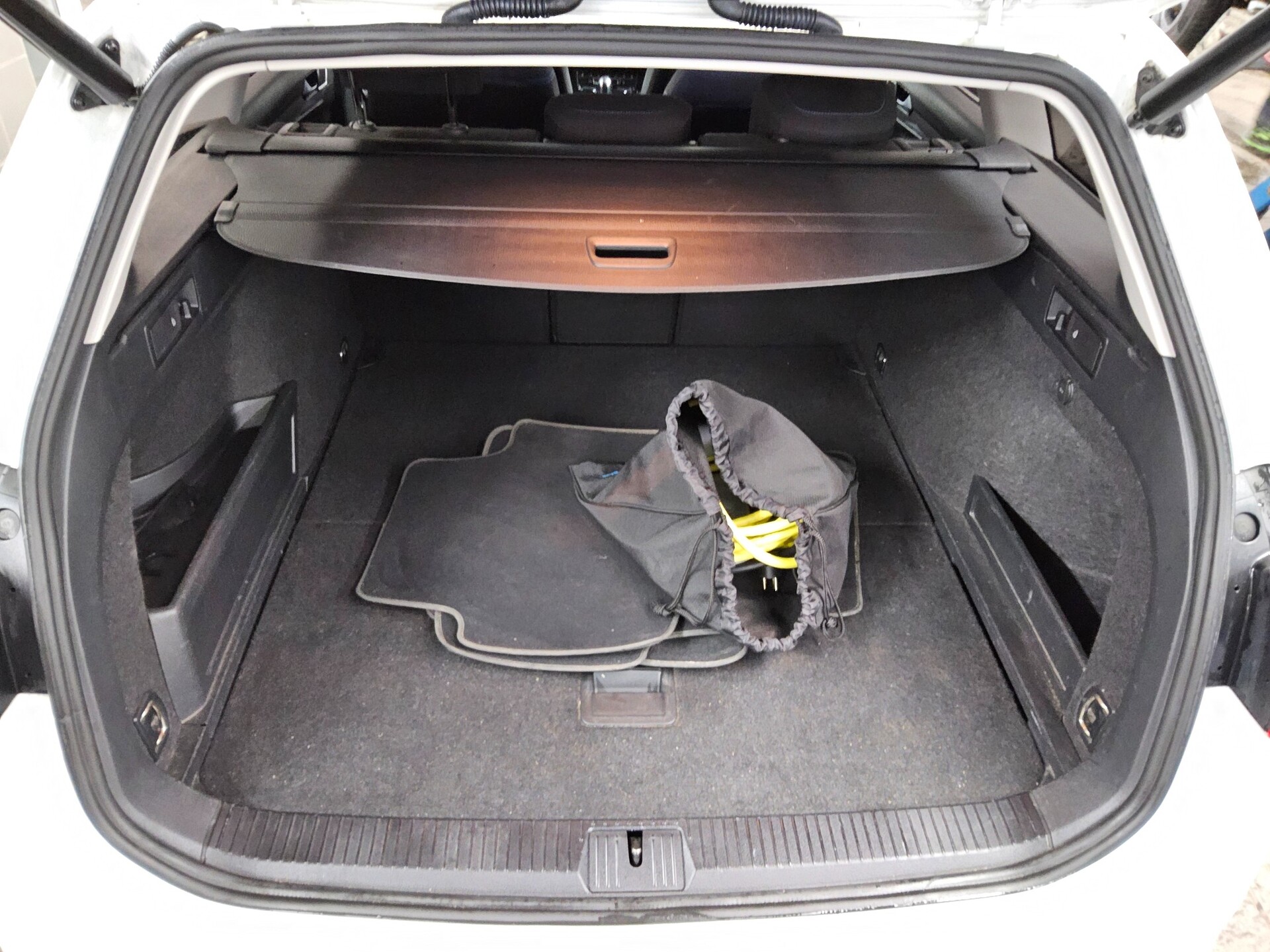 Volkswagen Passat Var. GTE 1.4 TSI Navi LED DC RfK AHK ACC 12