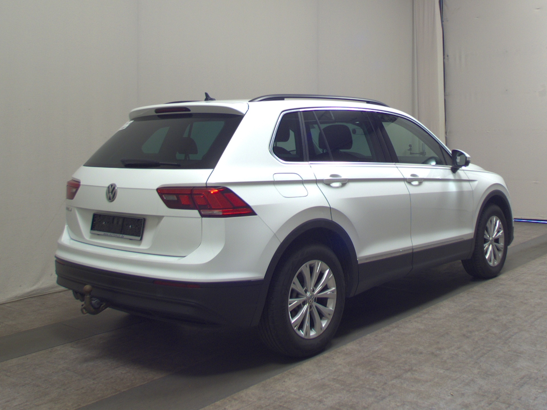 Volkswagen Tiguan 2.0 TDI Comf. Navi AHK ACC PDC DAB+ 4