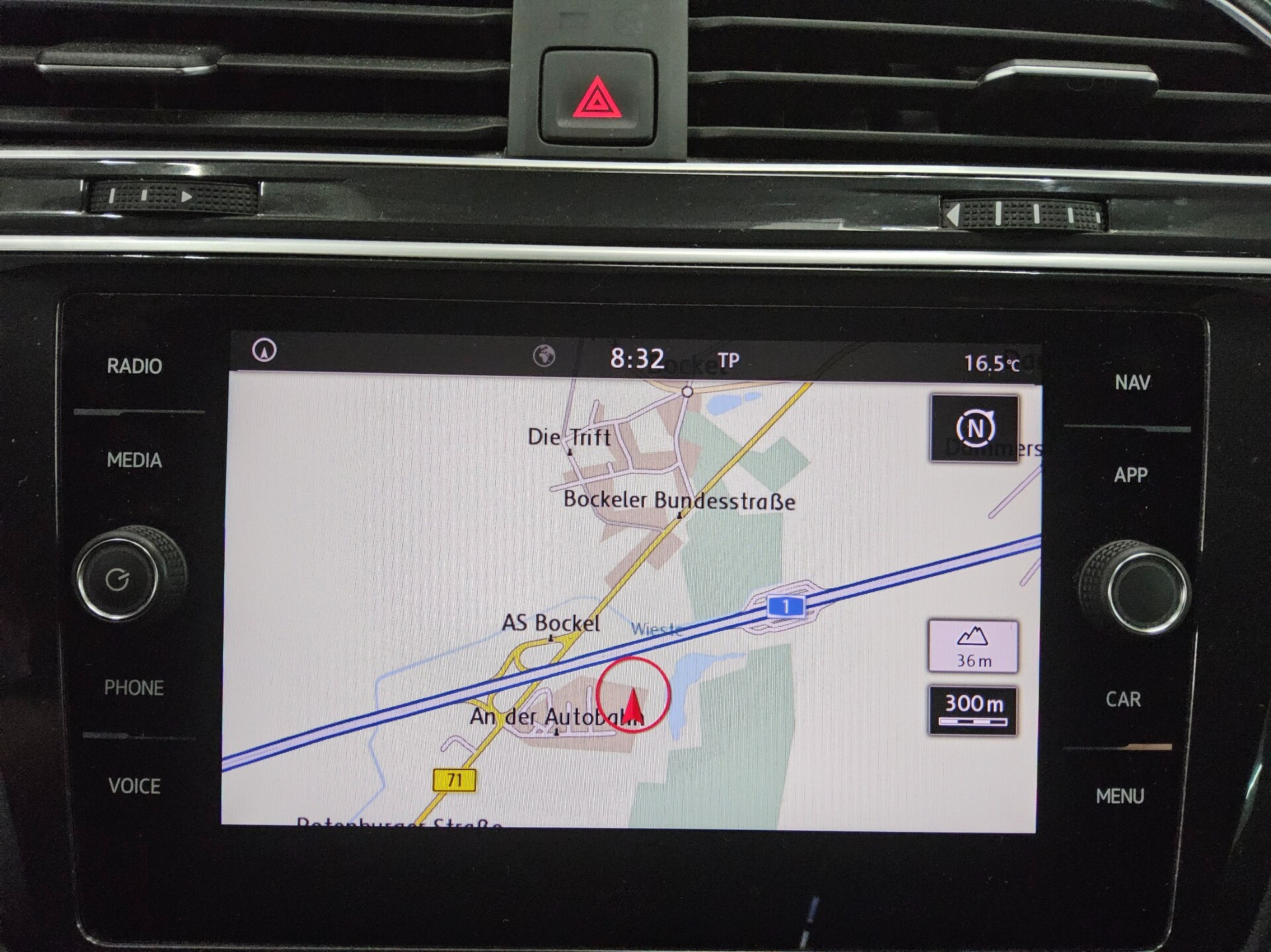 Volkswagen Tiguan 2.0 TDI Comf. Navi AHK ACC PDC DAB+ 7